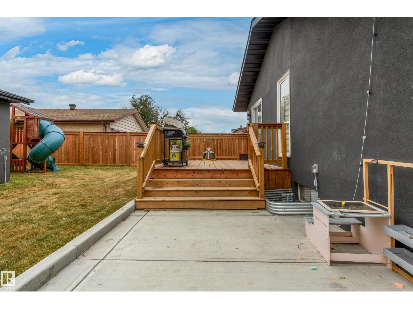17327 106 ST NW