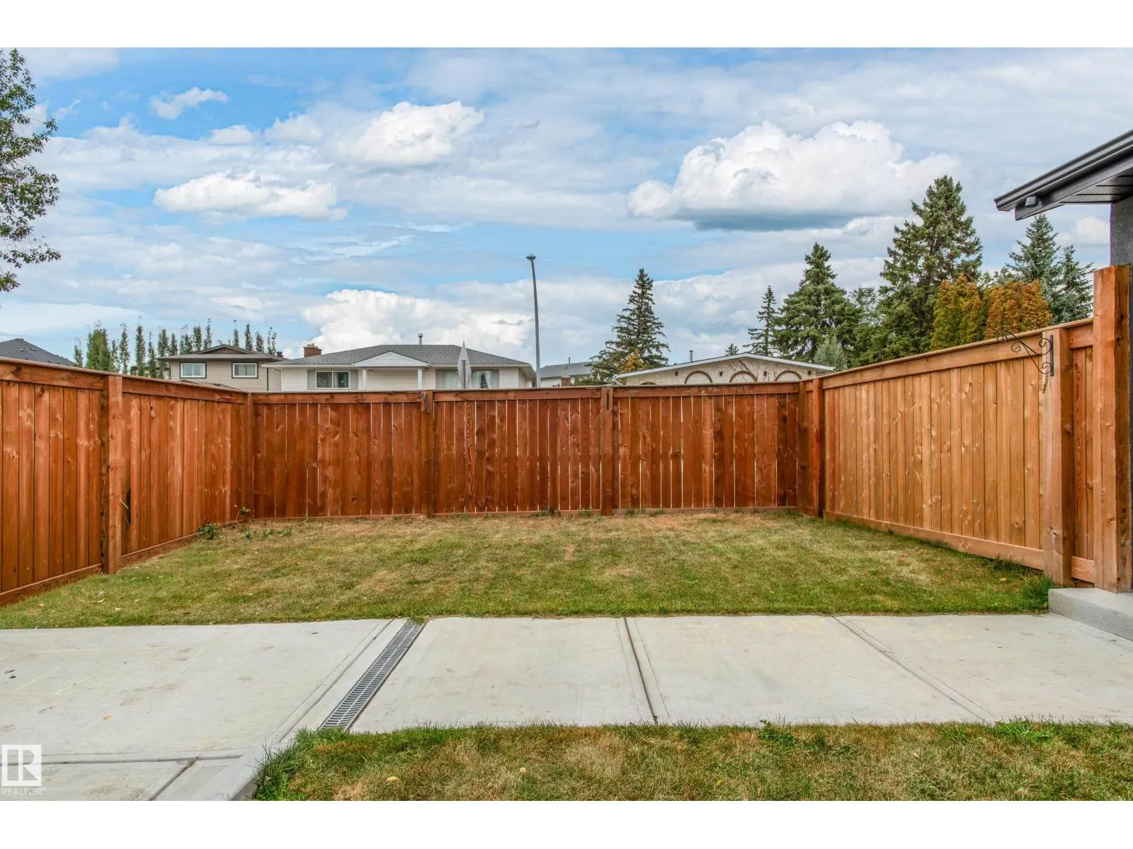 17327 106 ST NW