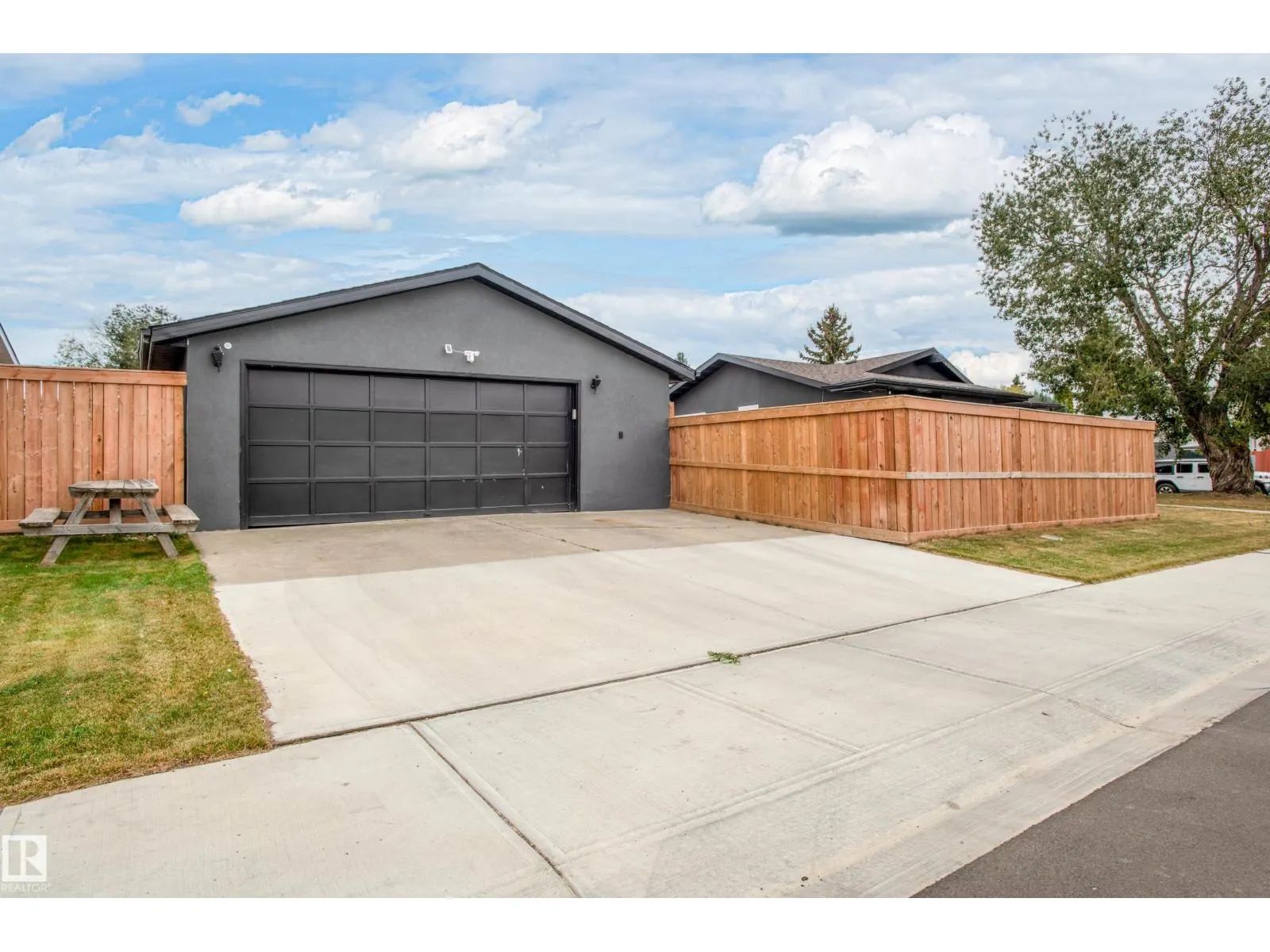17327 106 ST NW