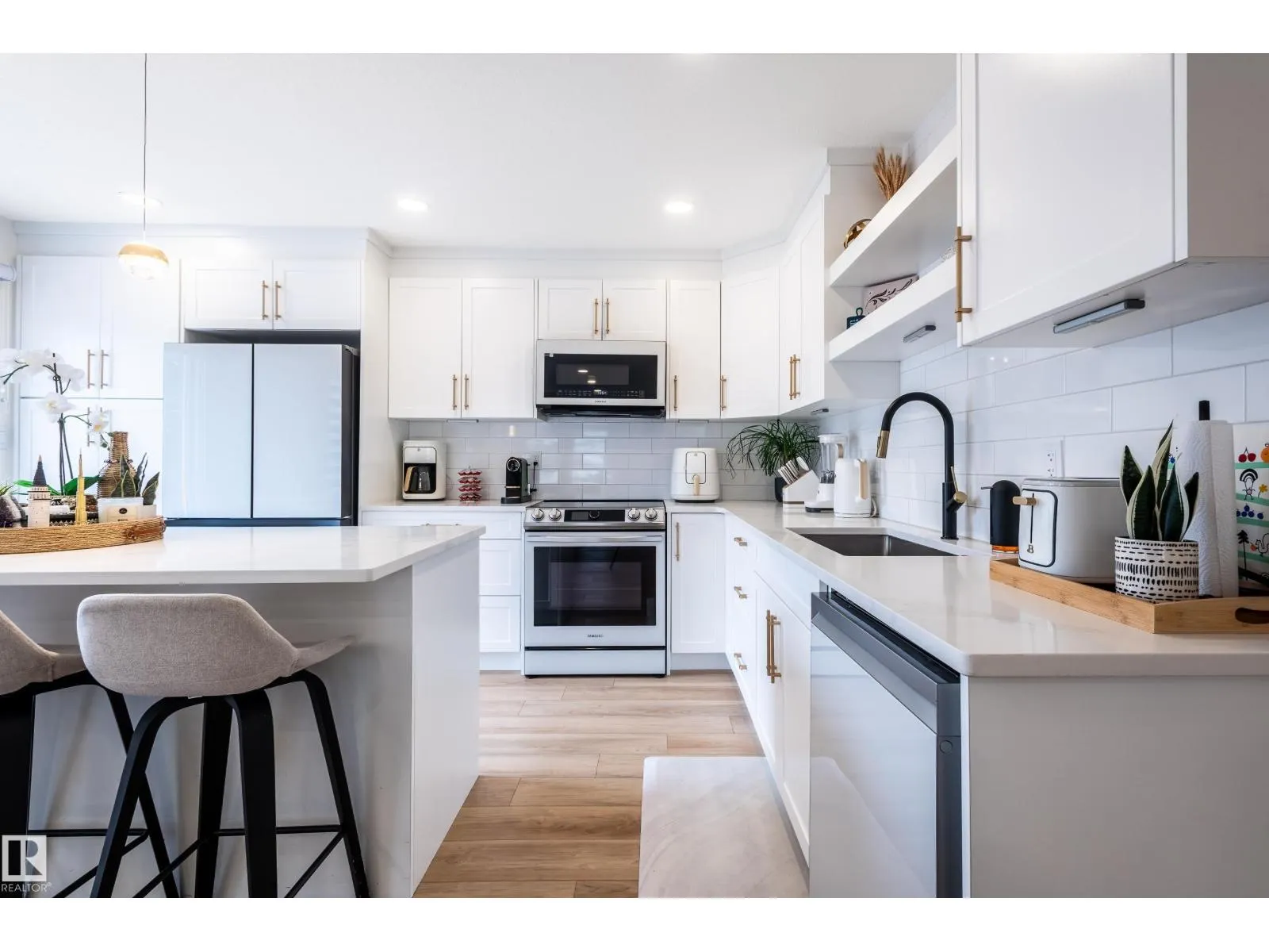 17327 106 ST NW