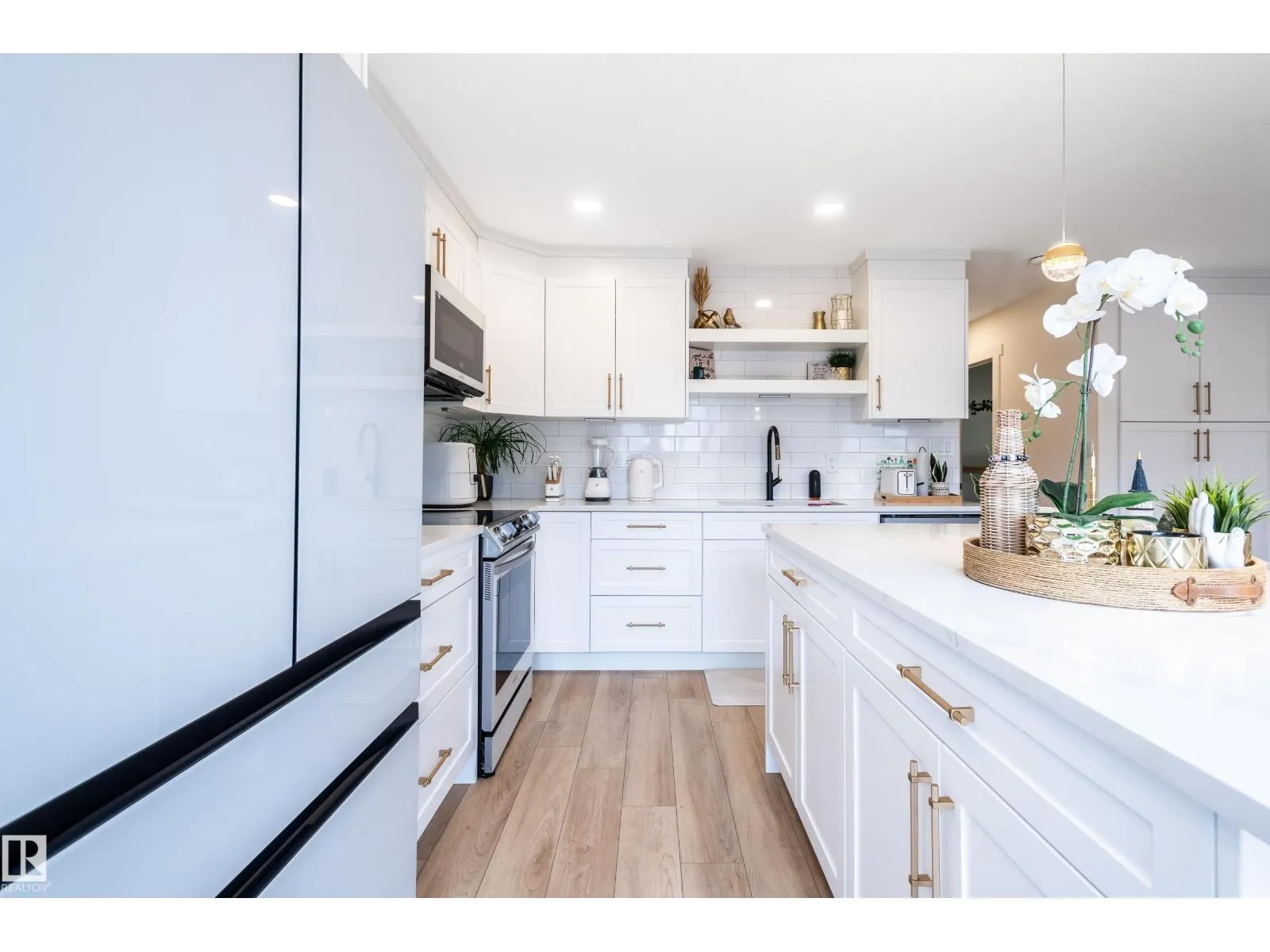 17327 106 ST NW