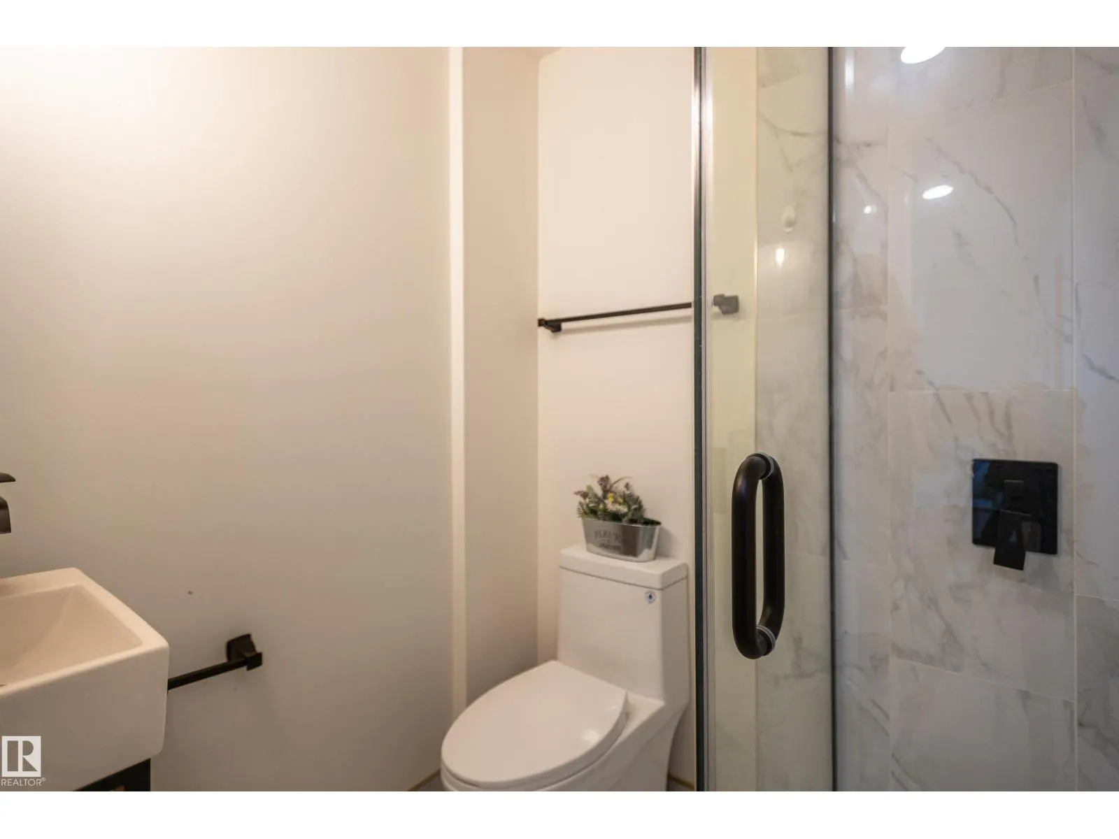 17327 106 ST NW