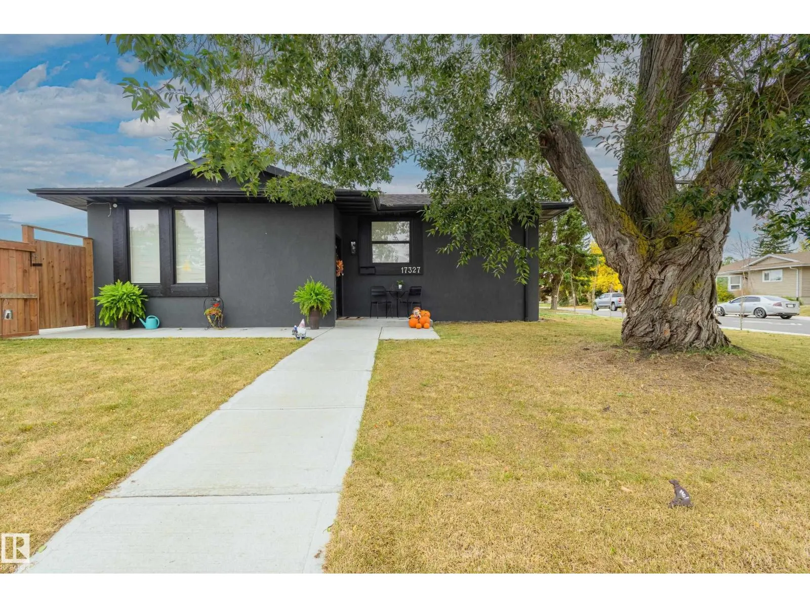 17327 106 ST NW