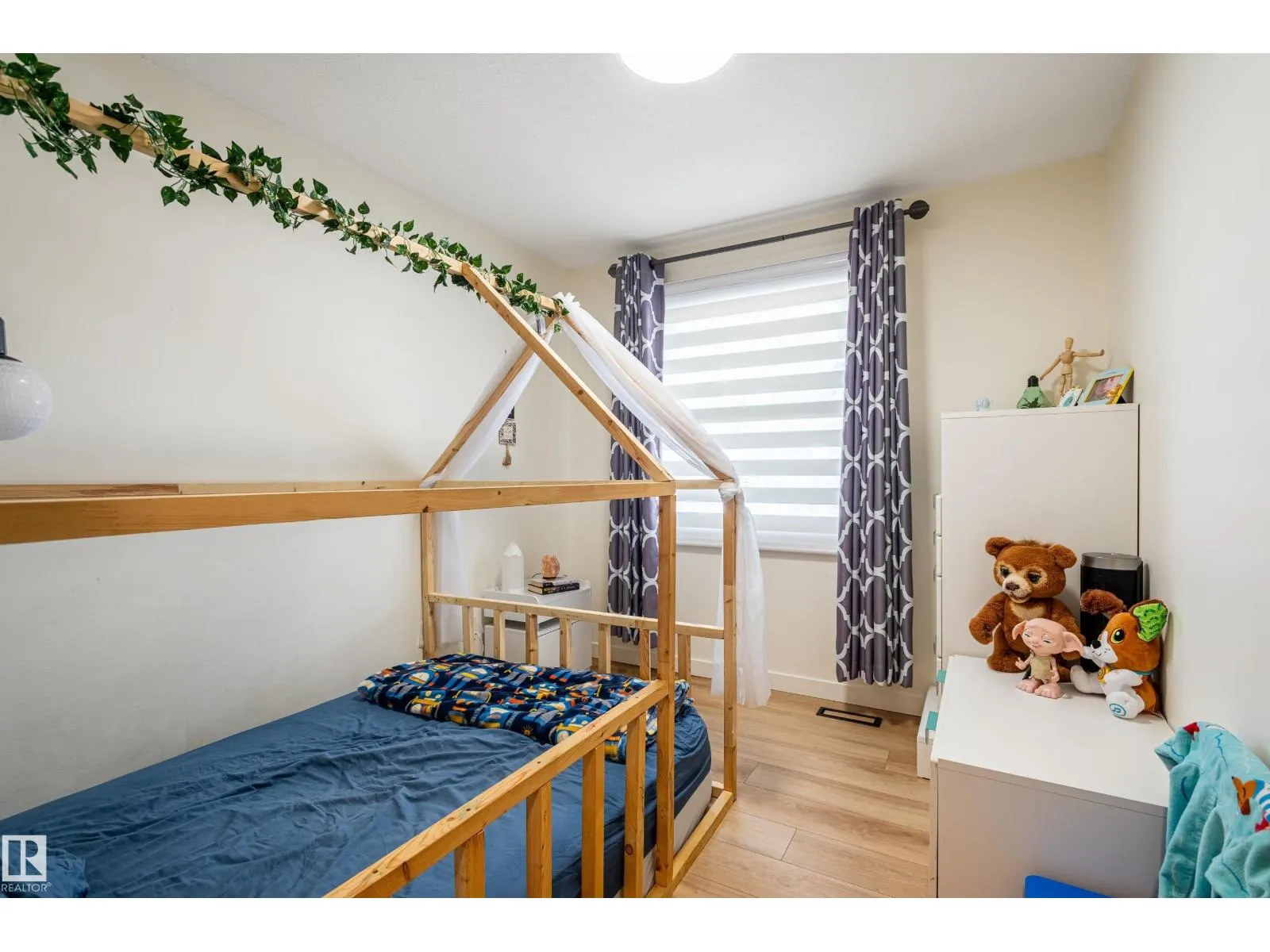 17327 106 ST NW