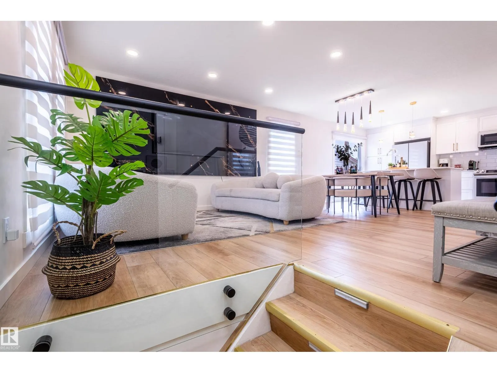 17327 106 ST NW