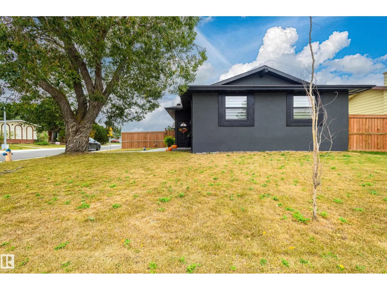 17327 106 ST NW