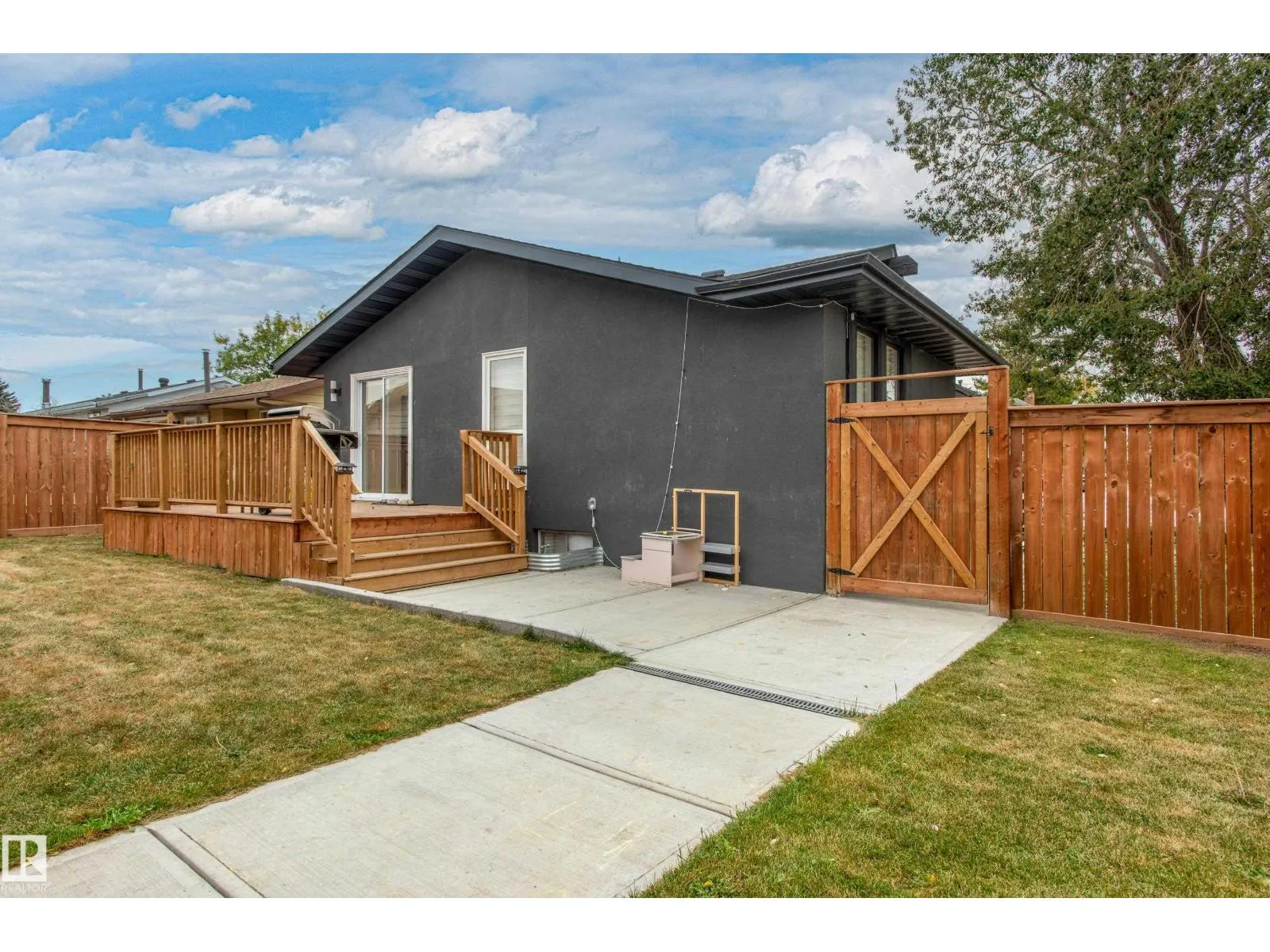 17327 106 ST NW