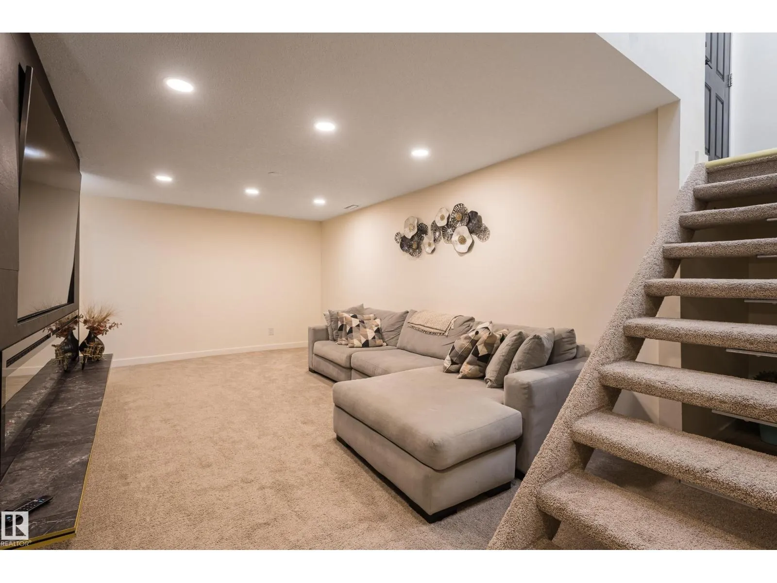 17327 106 ST NW