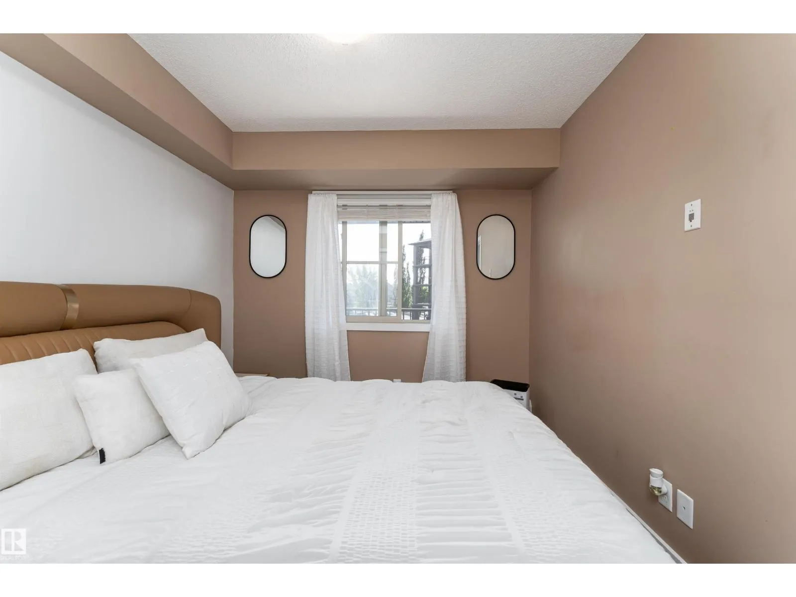 #211 107 WATT CM SW
