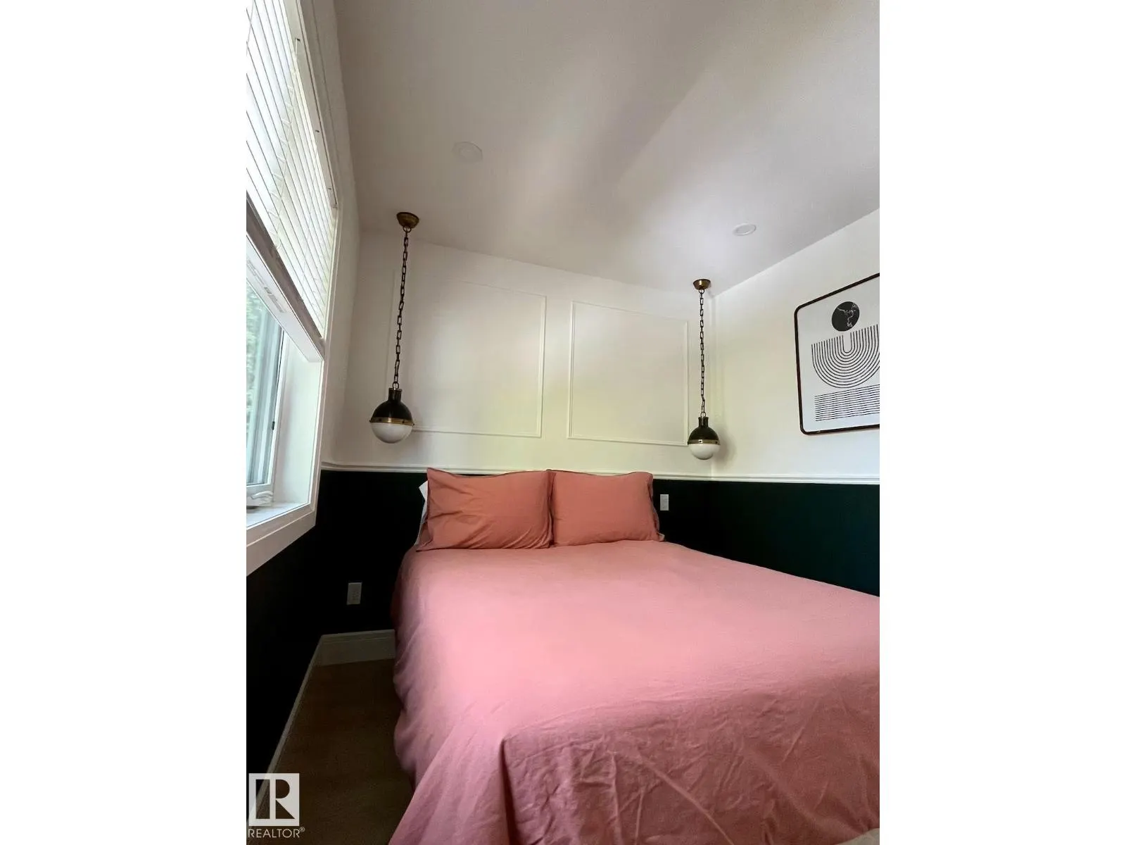 10711 76 AV NW