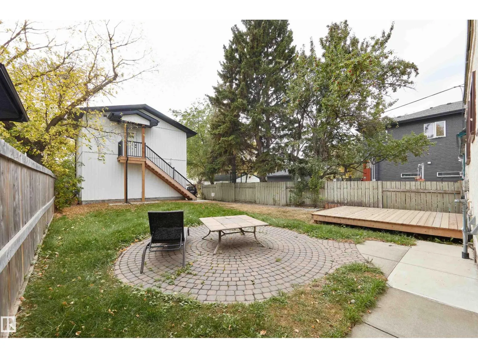 10711 76 AV NW