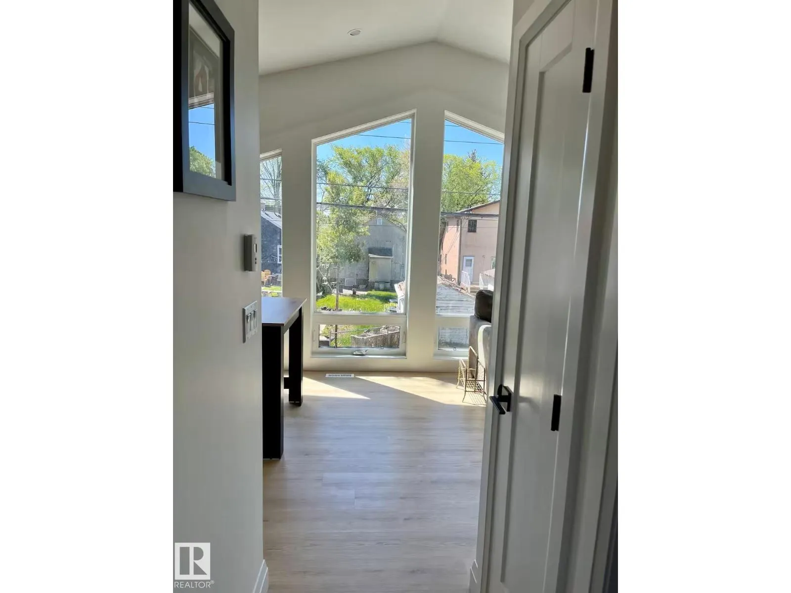 10711 76 AV NW