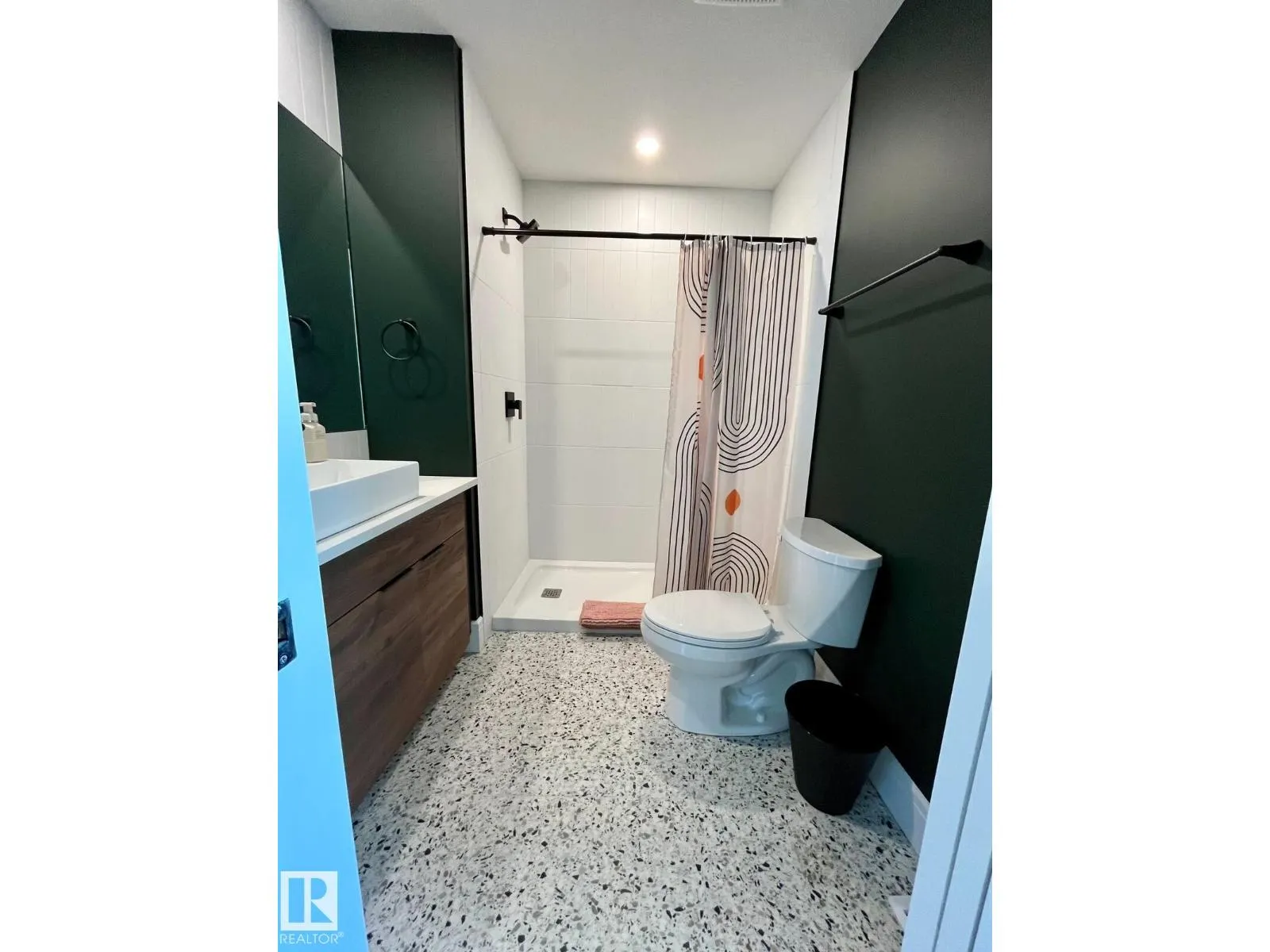 10711 76 AV NW