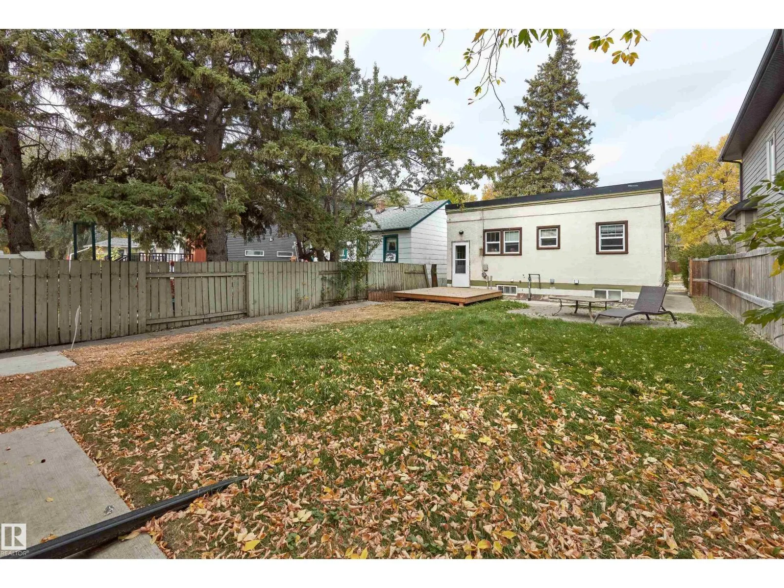 10711 76 AV NW