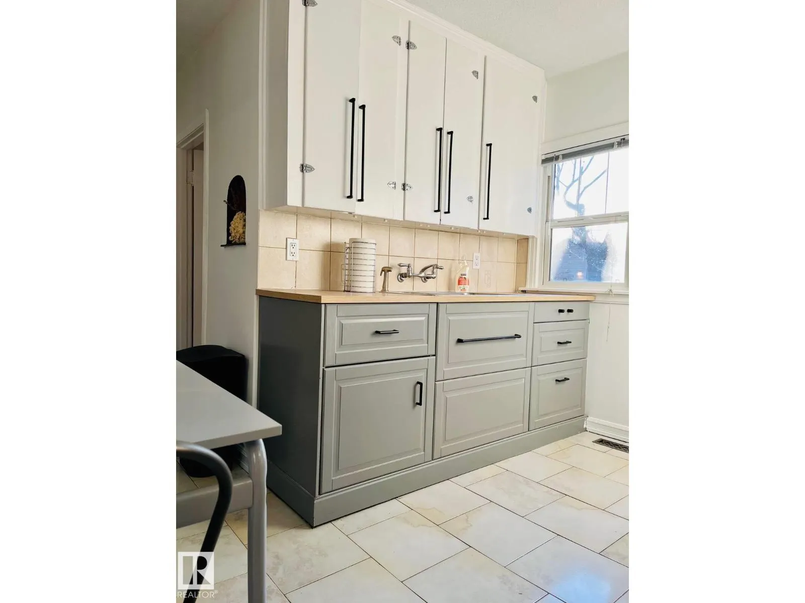 10711 76 AV NW