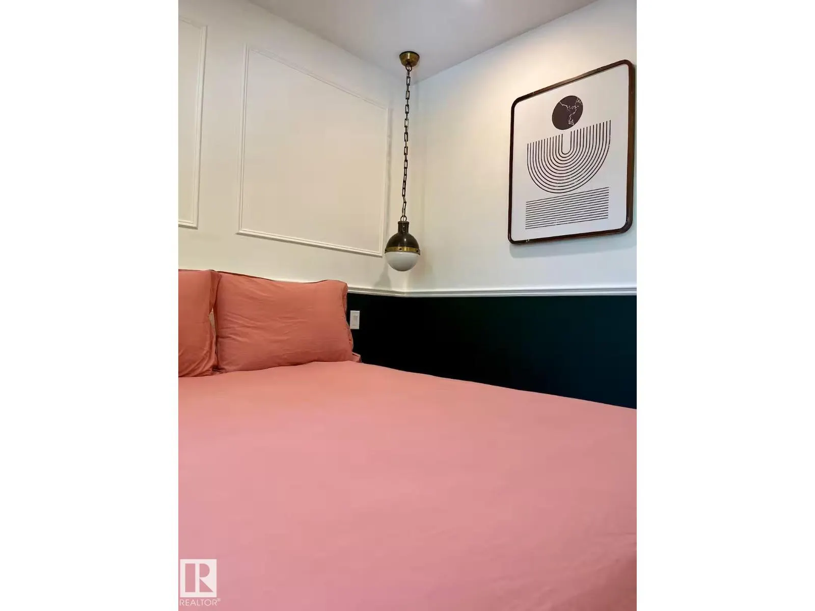 10711 76 AV NW