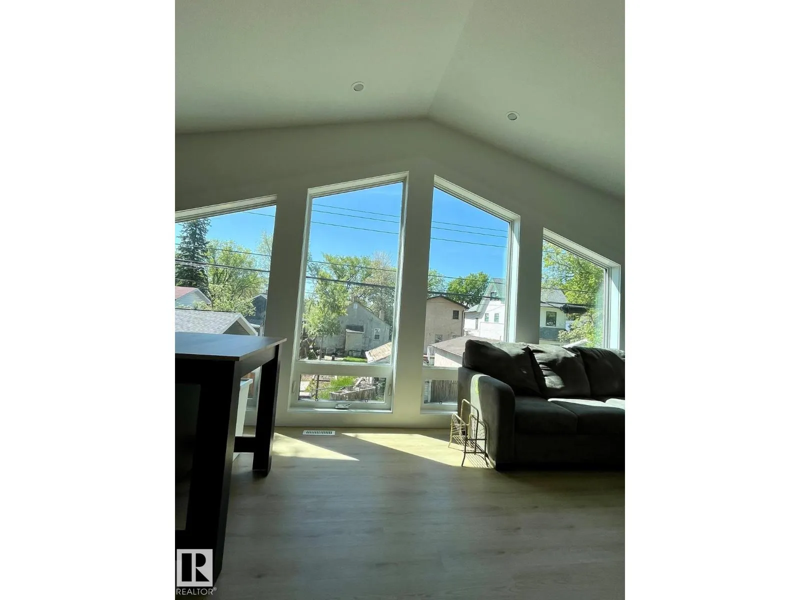 10711 76 AV NW