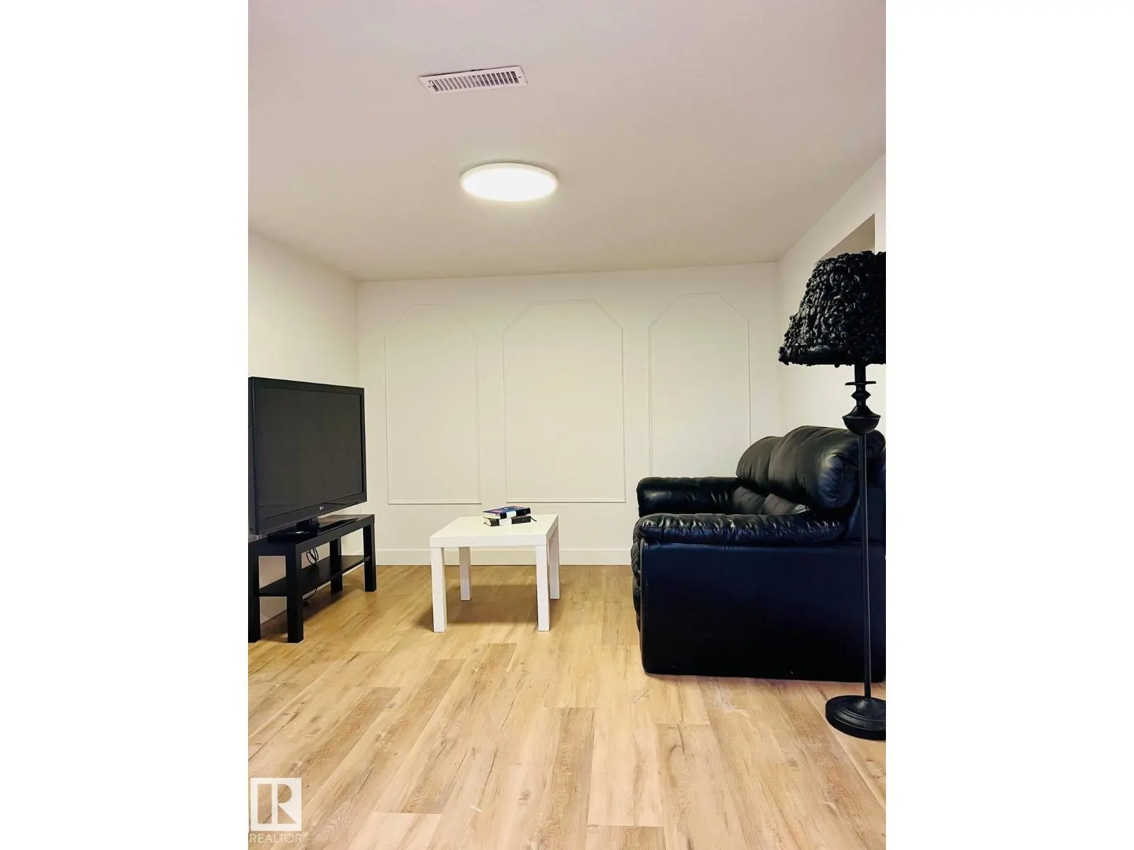 10711 76 AV NW