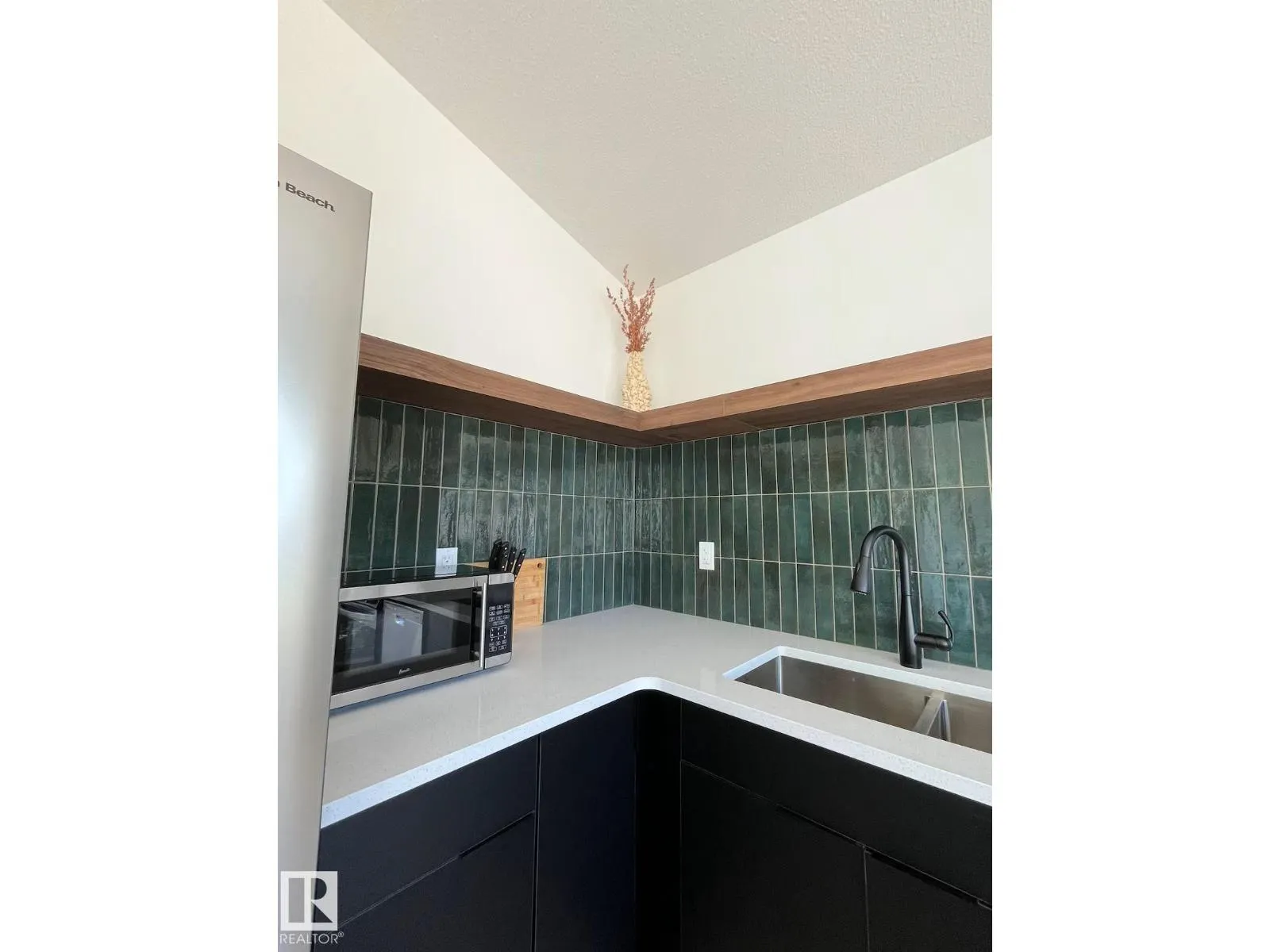 10711 76 AV NW