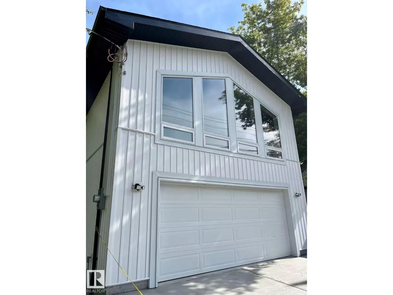 10711 76 AV NW