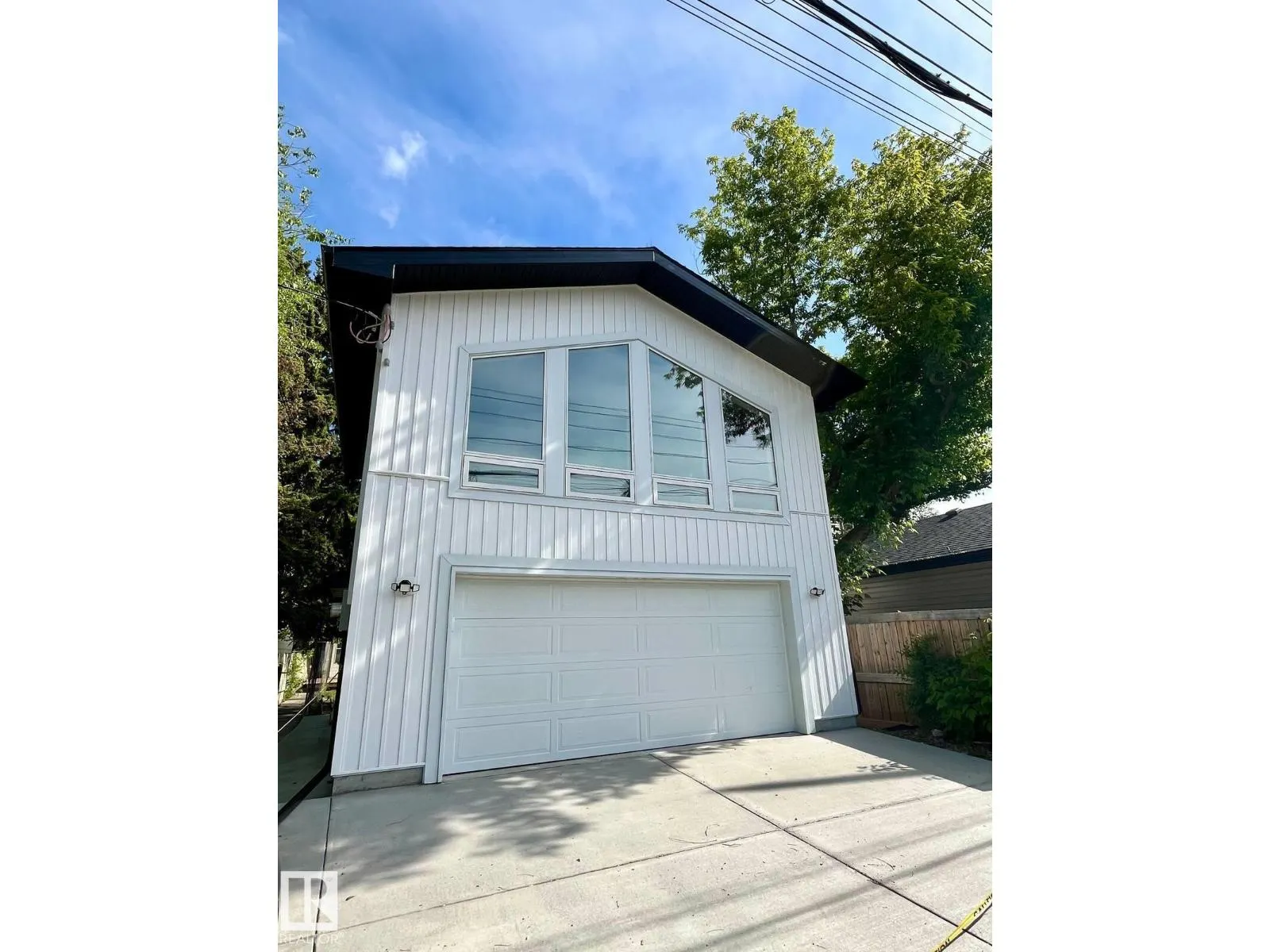 10711 76 AV NW
