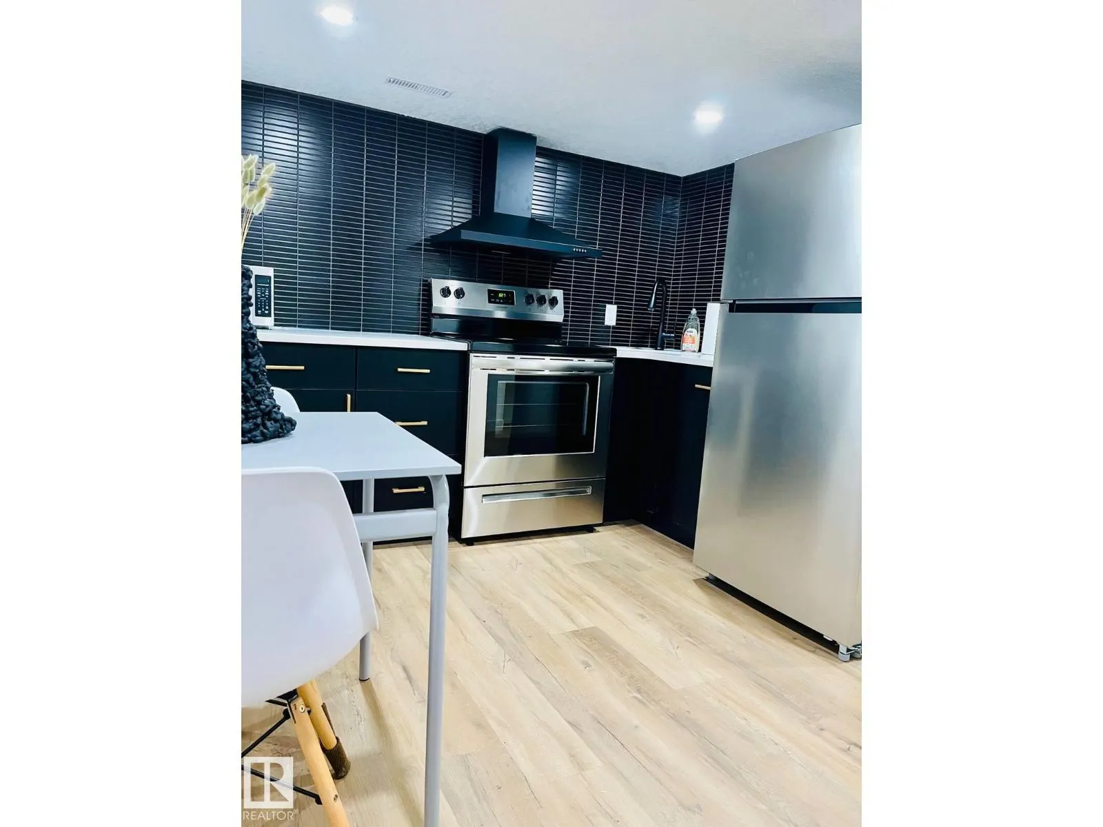 10711 76 AV NW