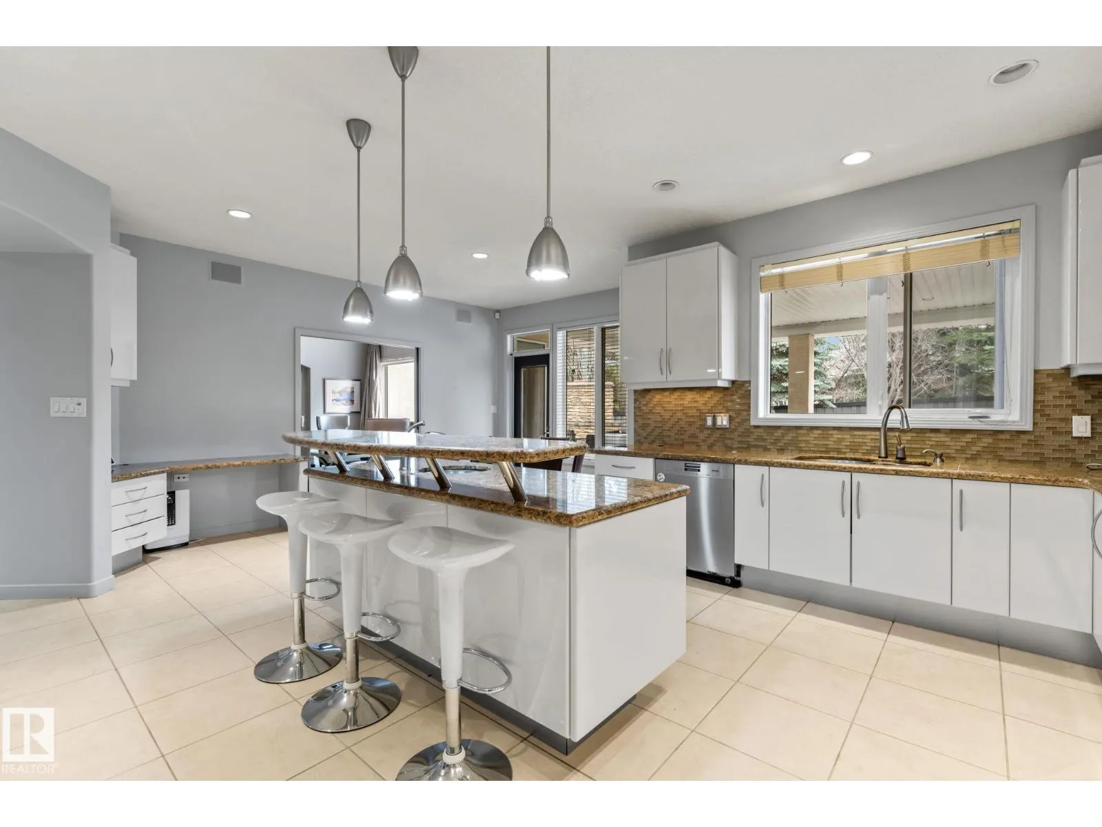 473 HEFFERNAN DR NW