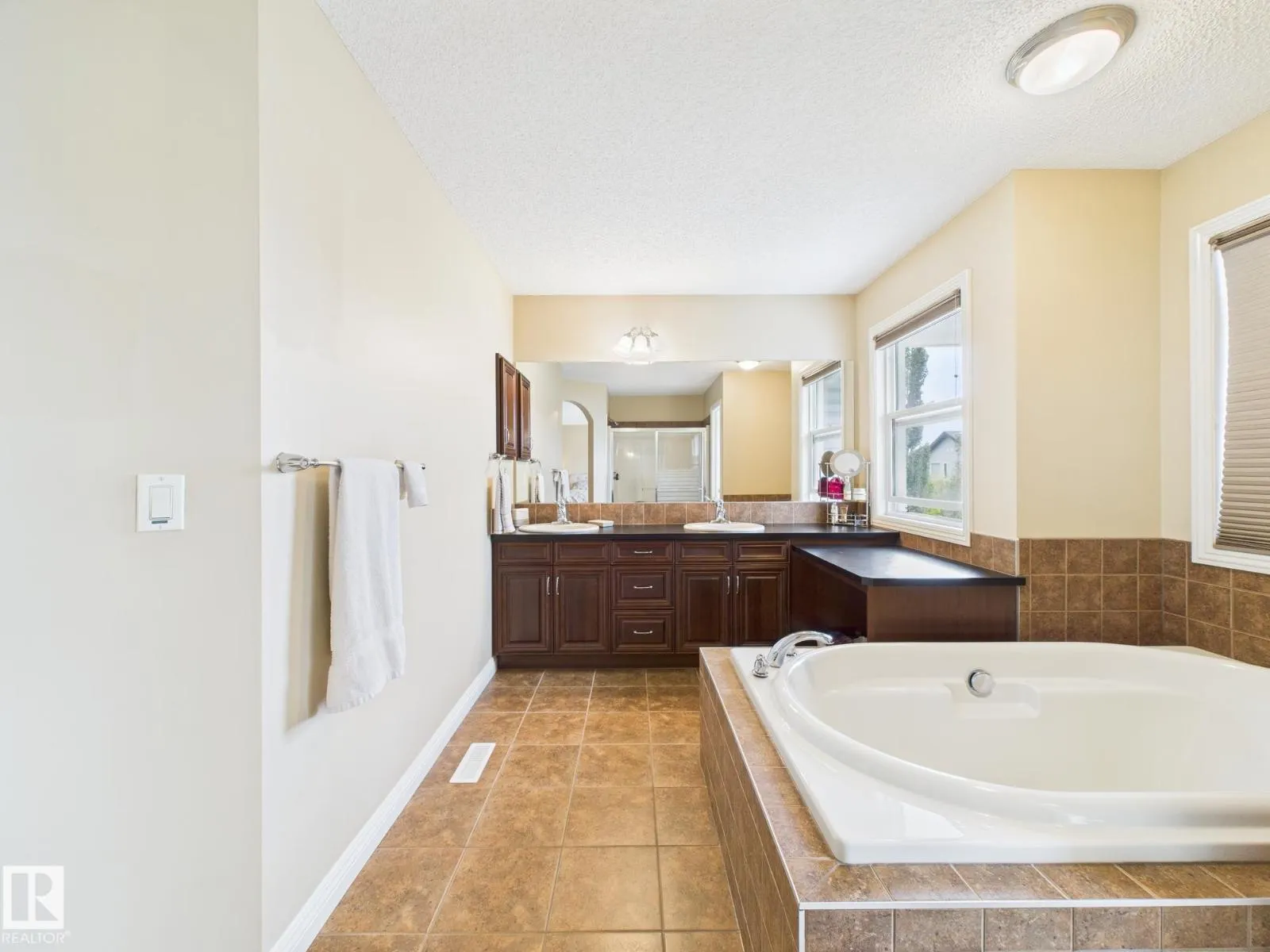 80 NORTH RIDGE DR
