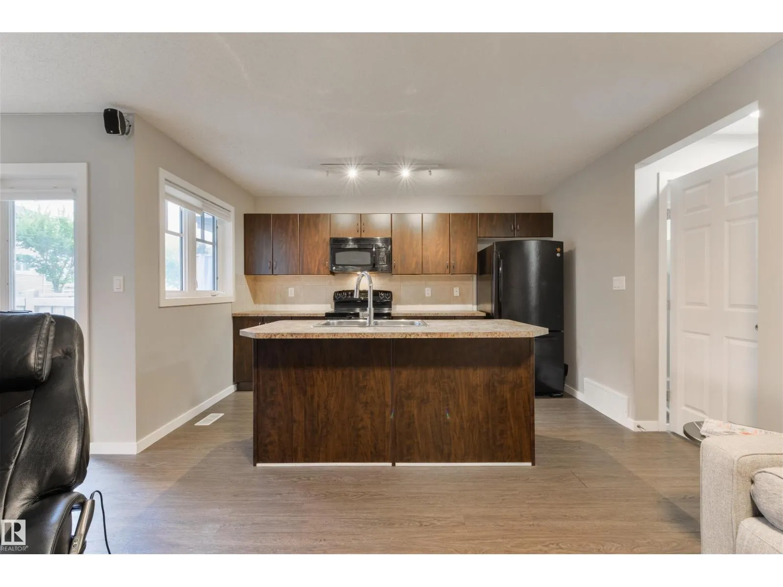 2219 AUSTIN WY SW