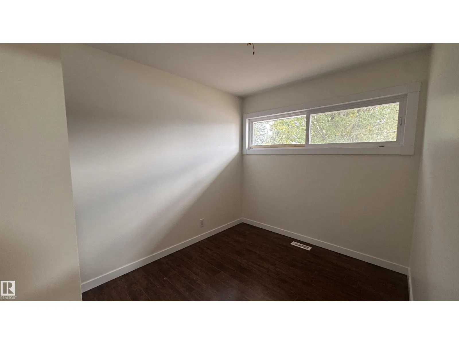 11022 160A ST NW