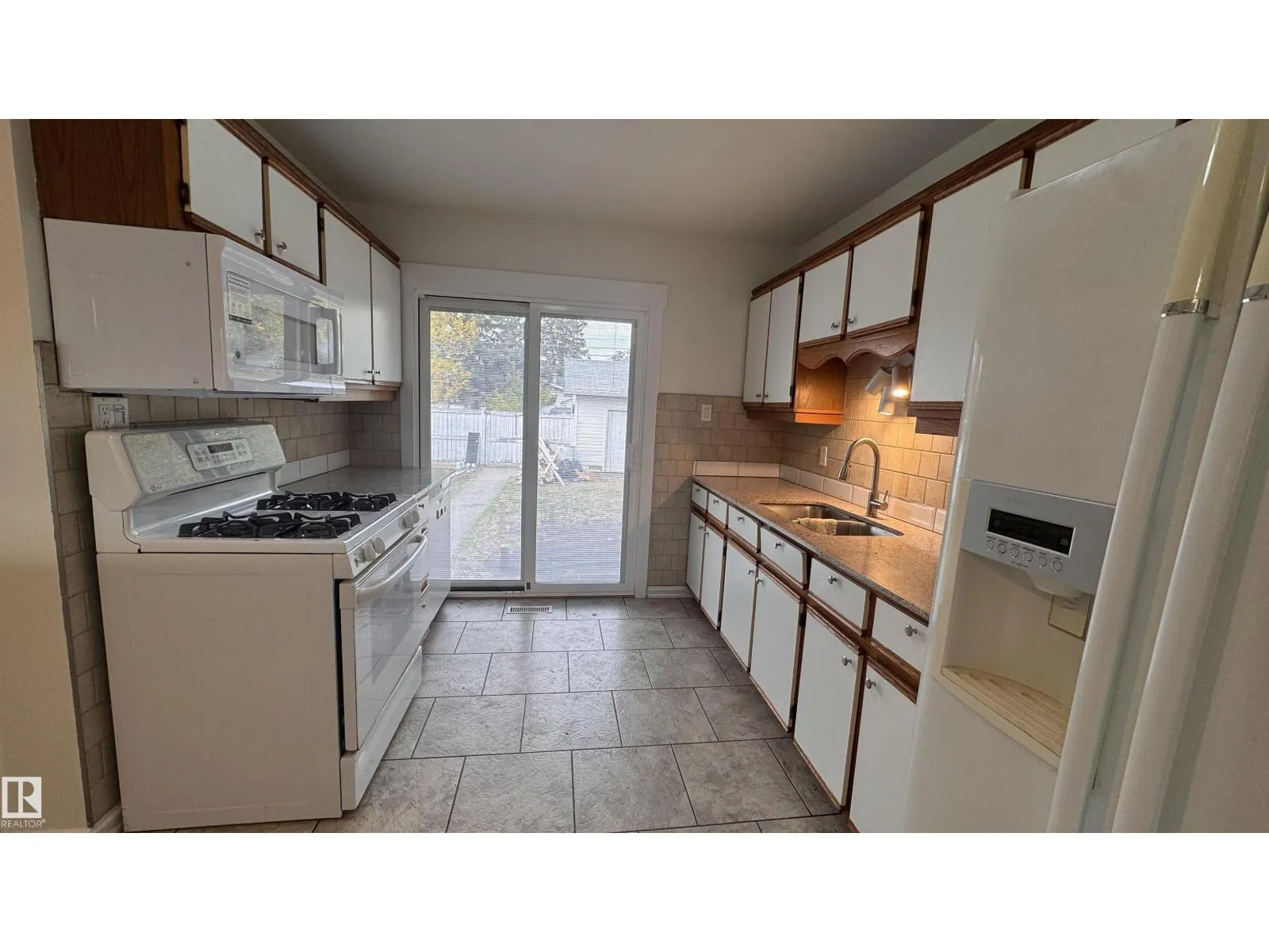 11022 160A ST NW