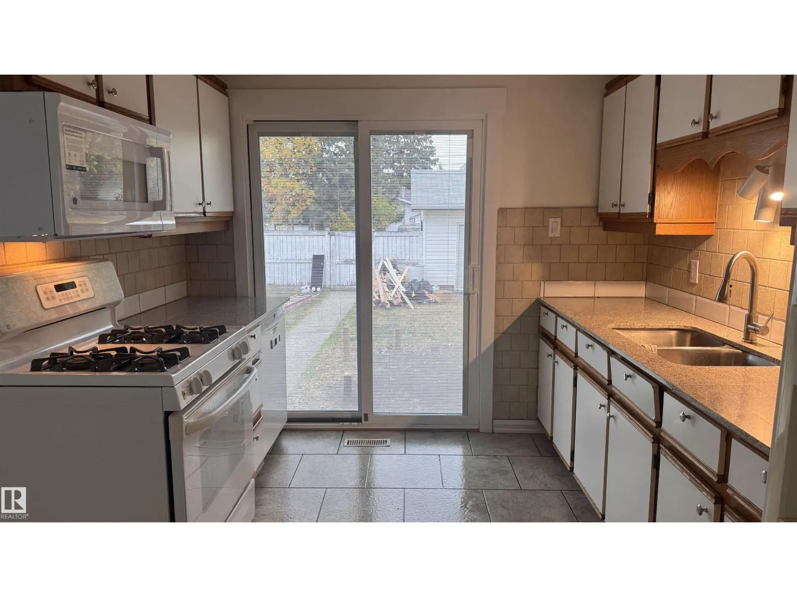 11022 160A ST NW