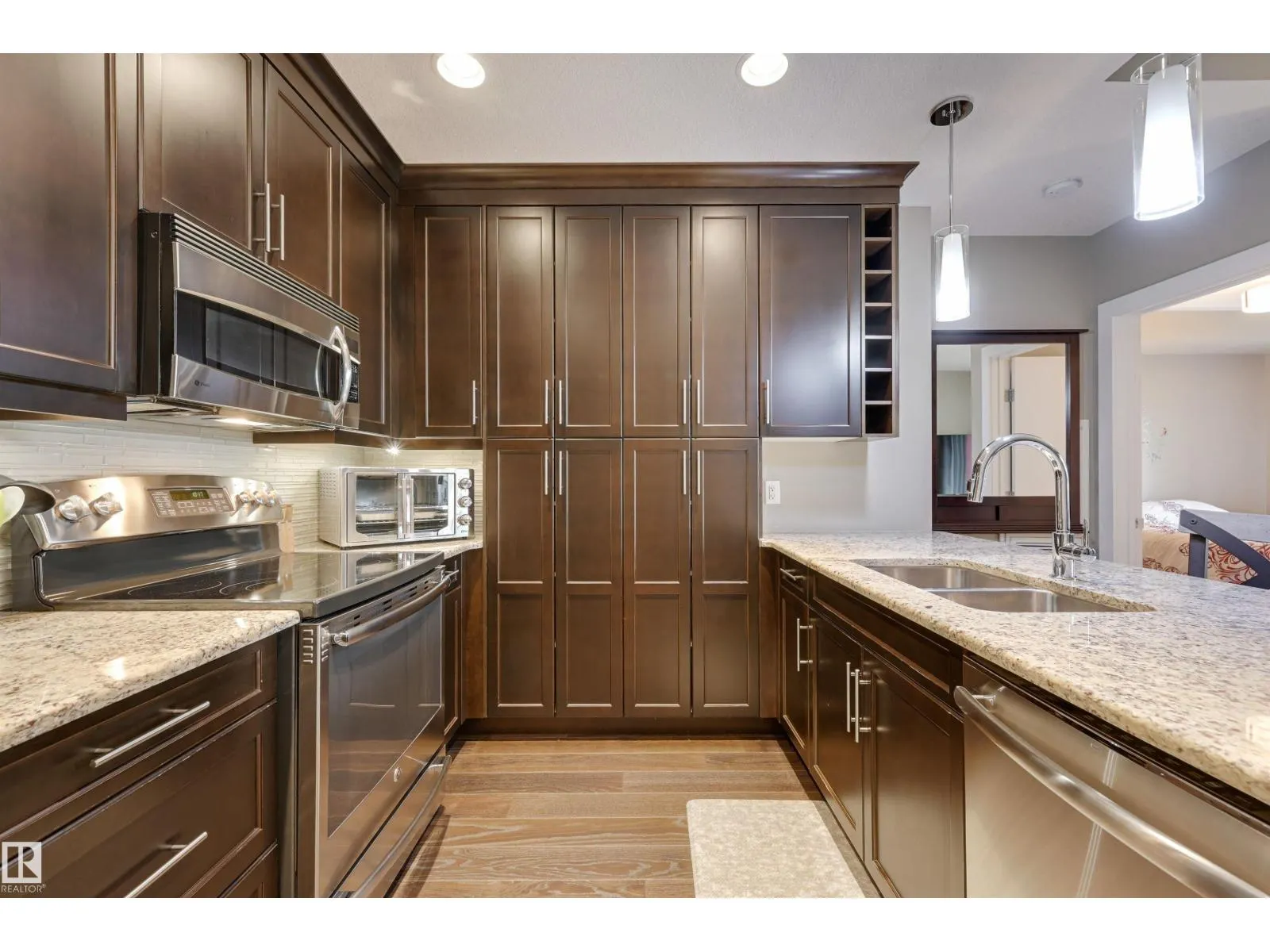 #221 11080 ELLERSLIE RD SW