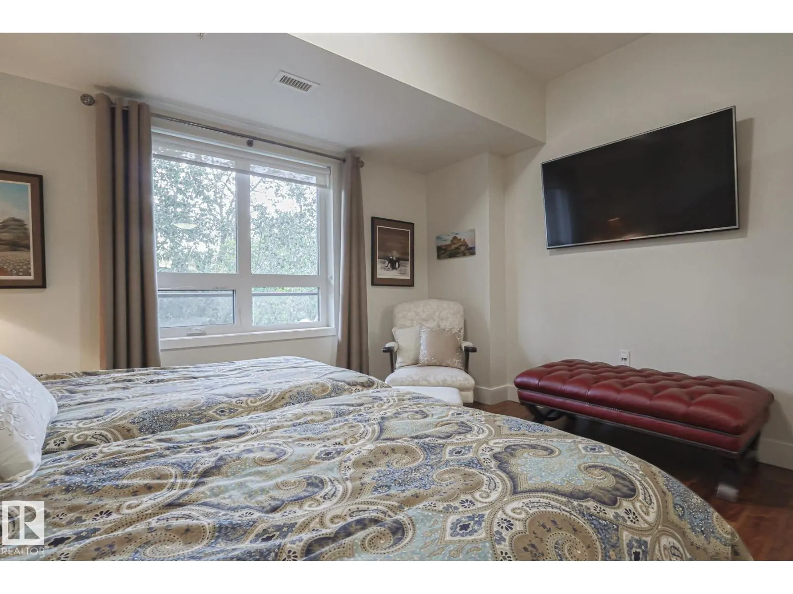 #301 200 Bellerose DR