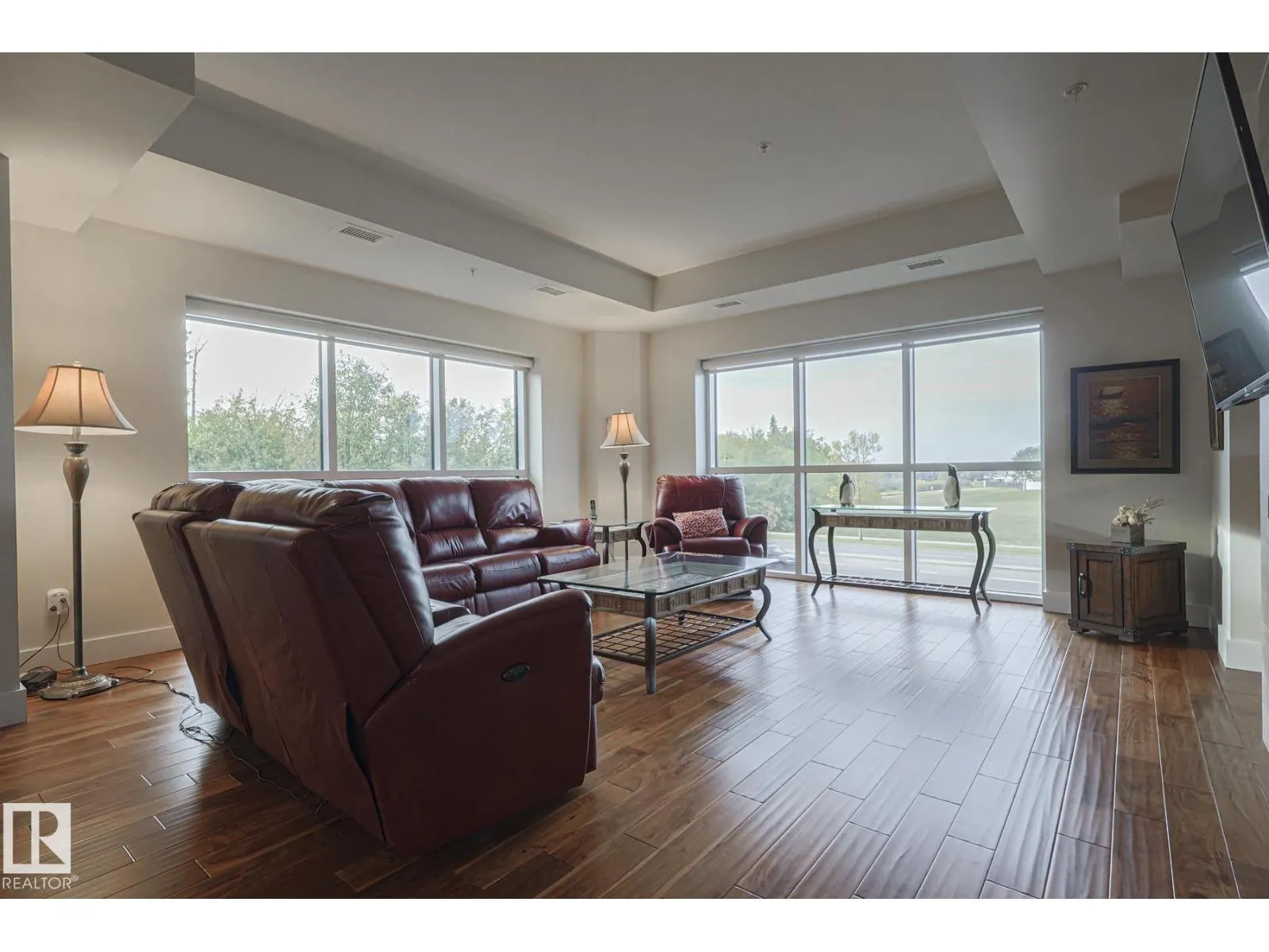#301 200 Bellerose DR