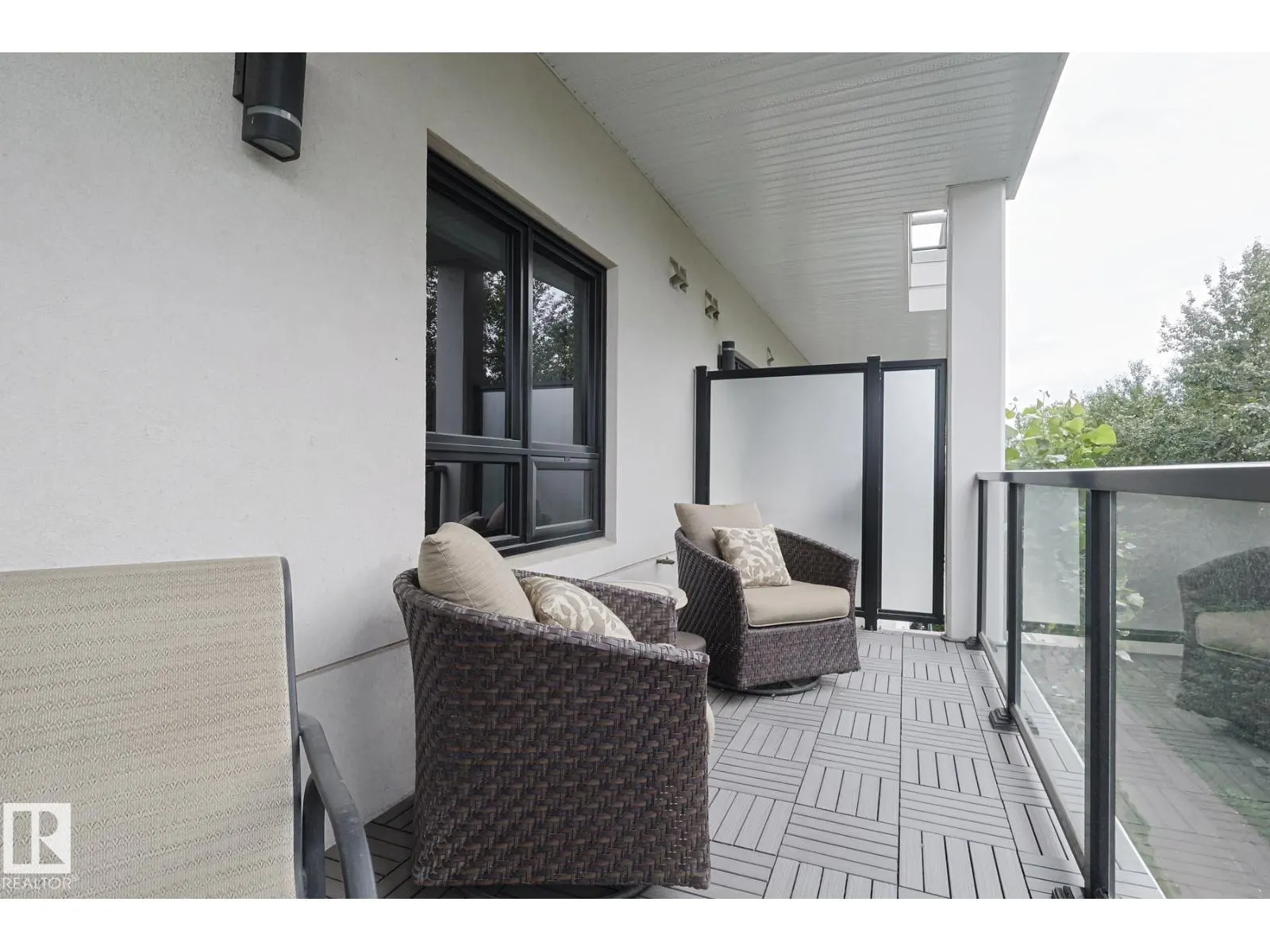 #301 200 Bellerose DR