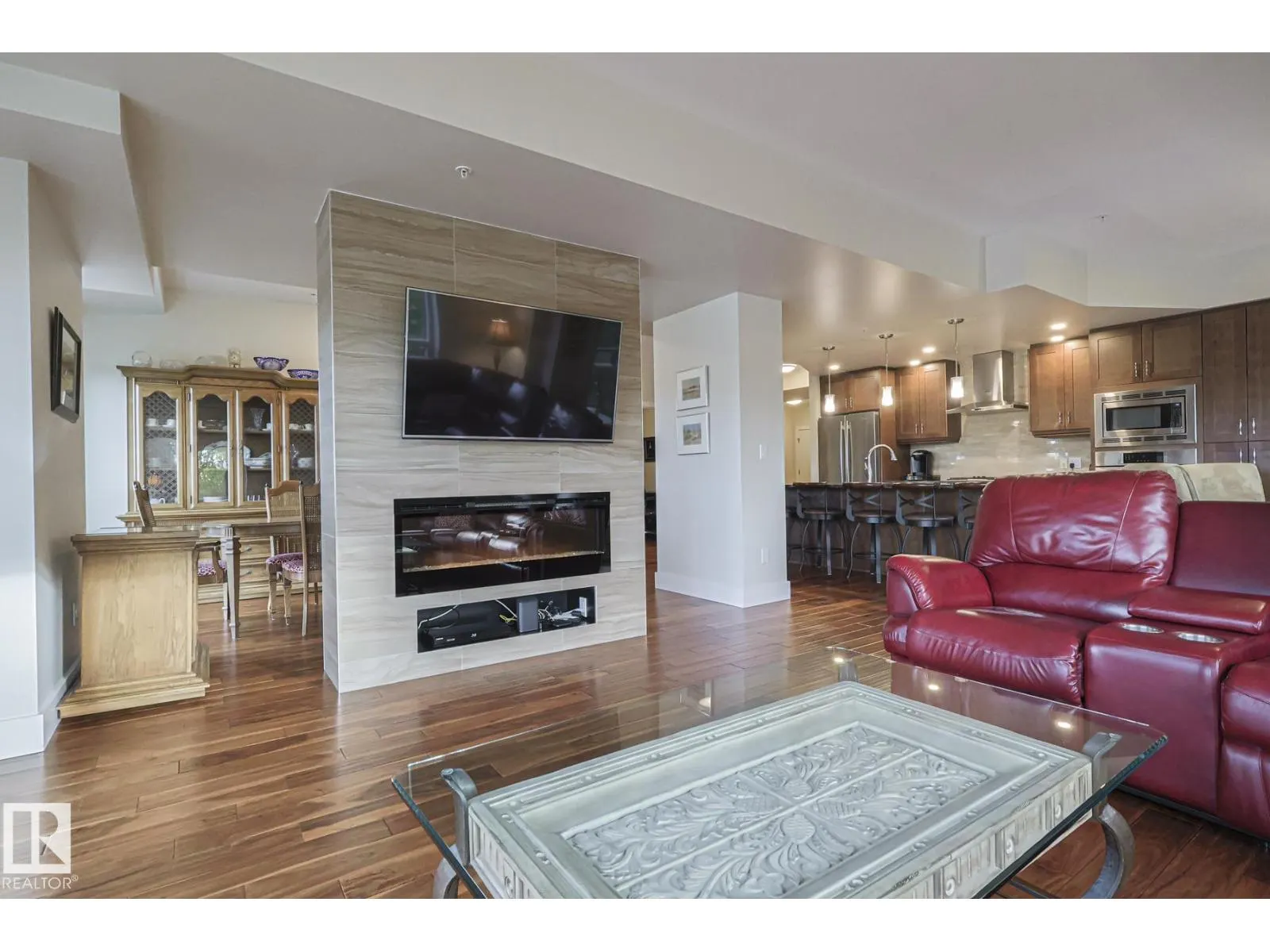 #301 200 Bellerose DR