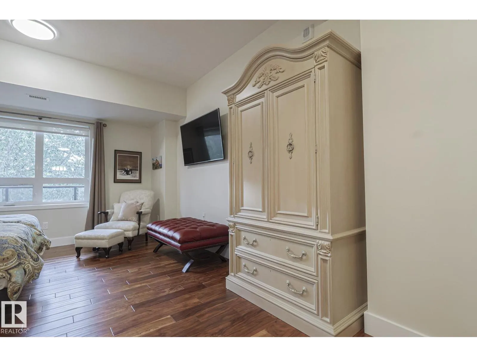 #301 200 Bellerose DR
