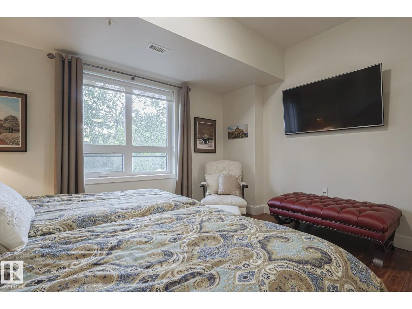 #301 200 Bellerose DR
