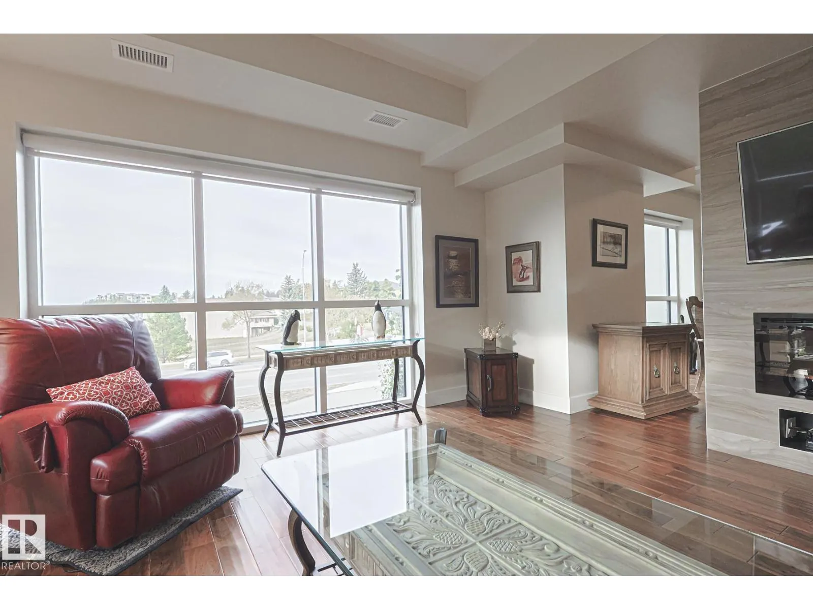 #301 200 Bellerose DR