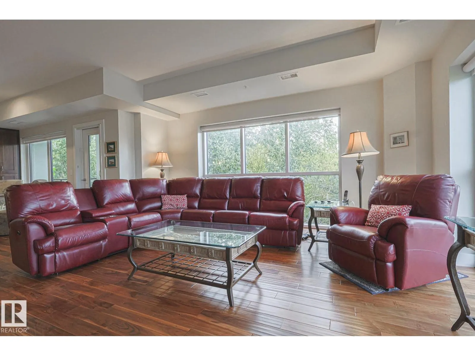 #301 200 Bellerose DR