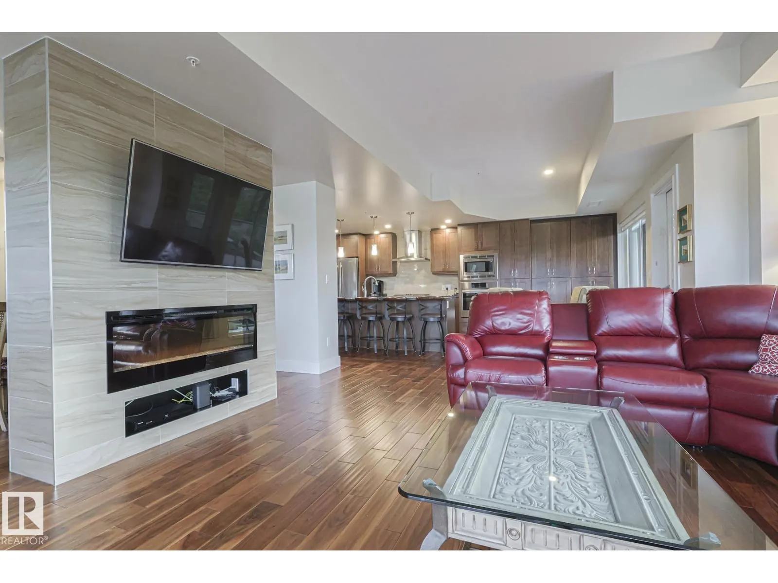 #301 200 Bellerose DR