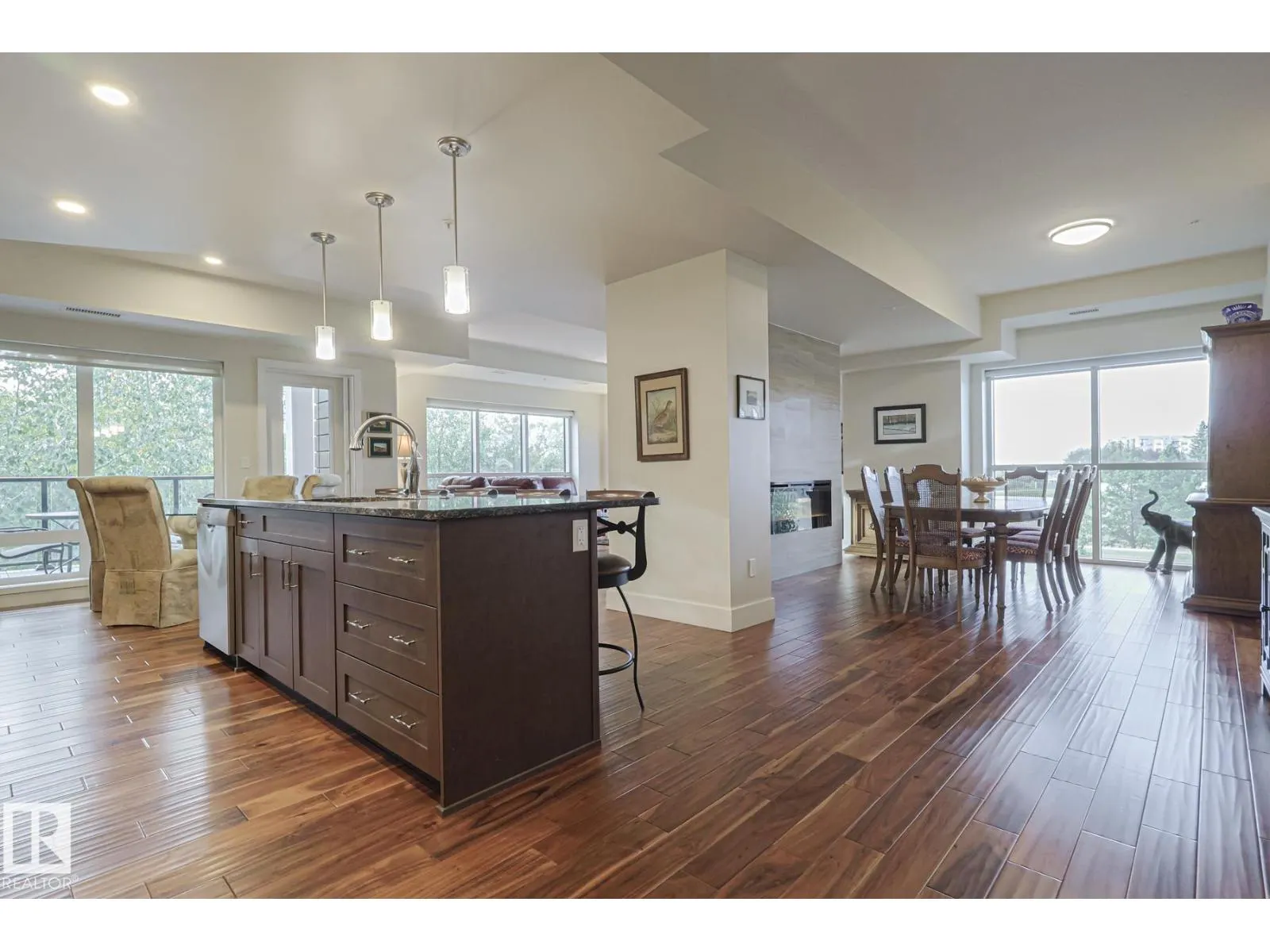 #301 200 Bellerose DR