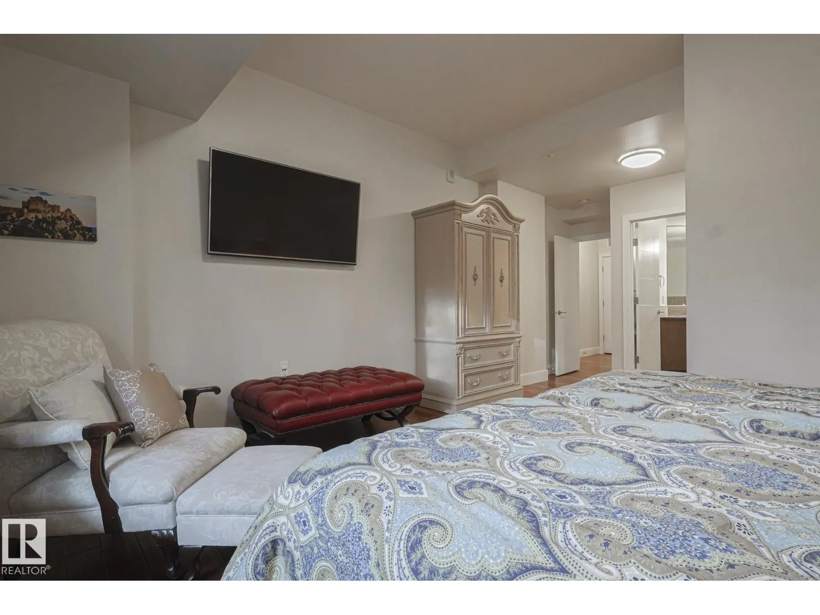 #301 200 Bellerose DR