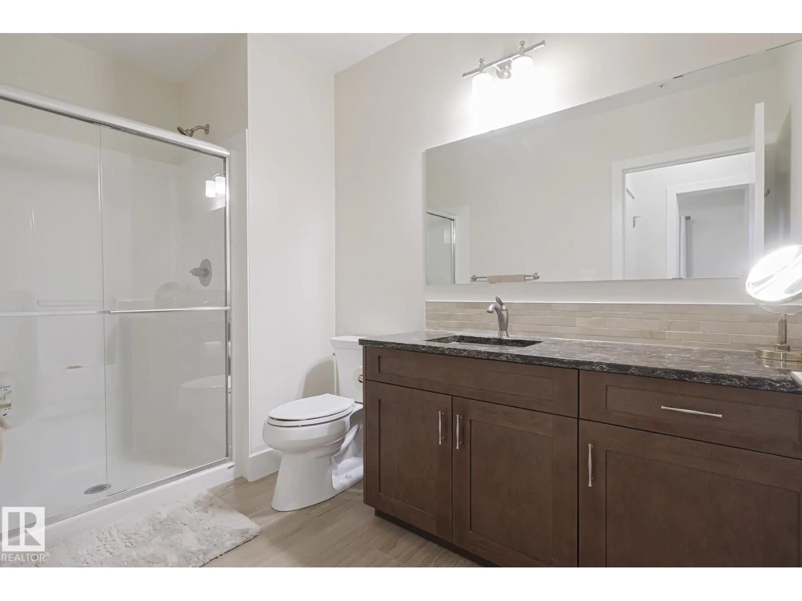 #301 200 Bellerose DR