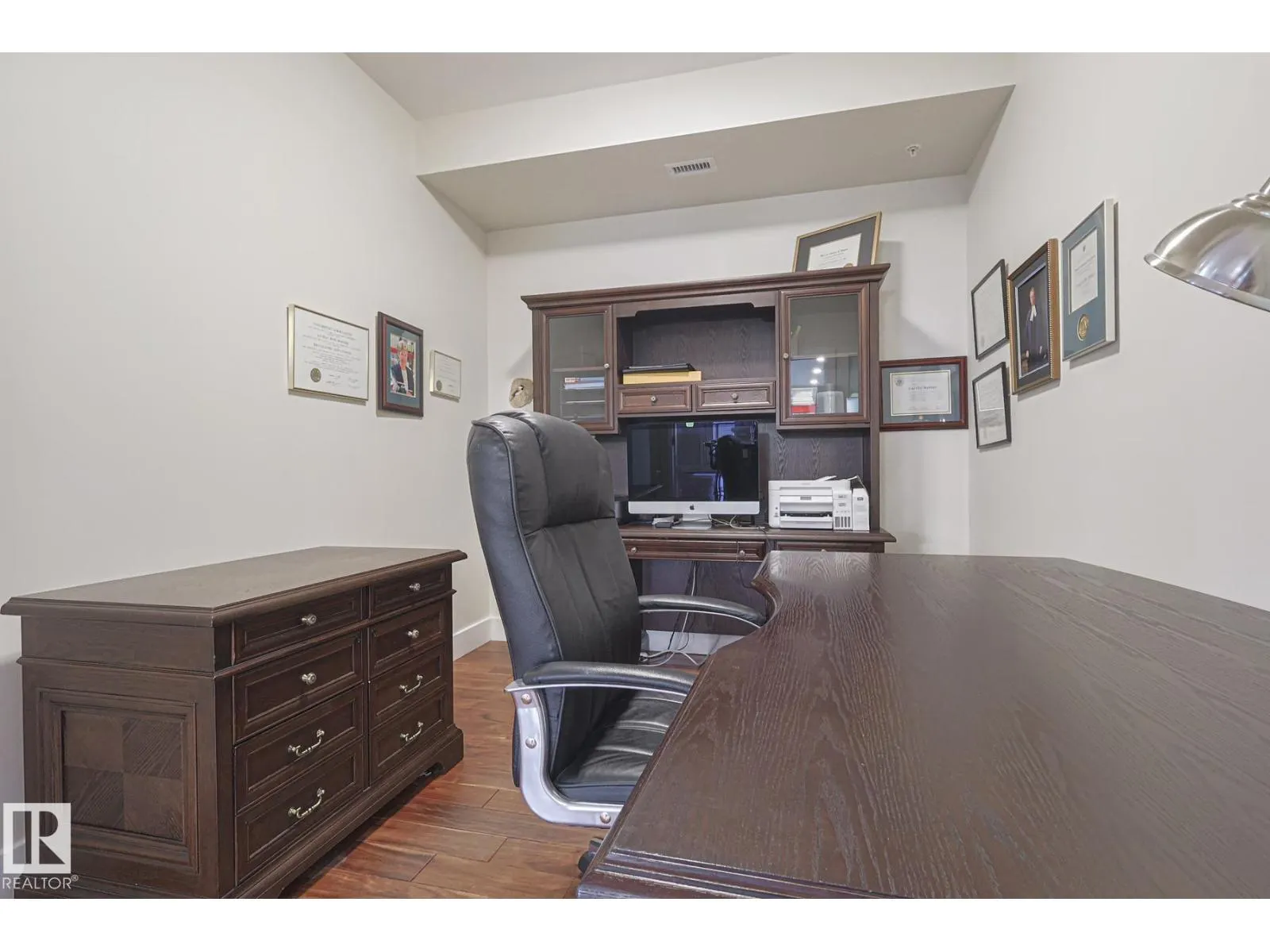 #301 200 Bellerose DR
