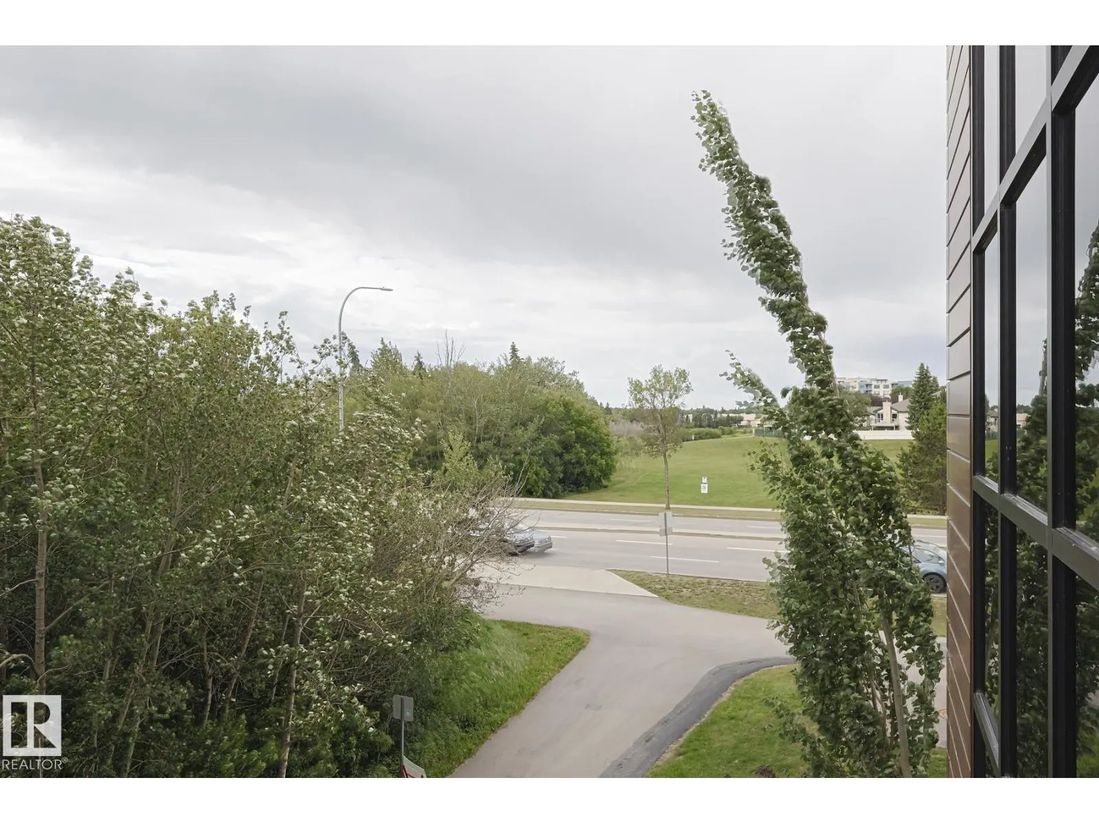 #301 200 Bellerose DR
