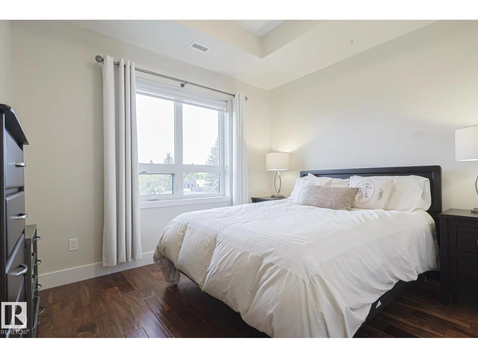 #301 200 Bellerose DR