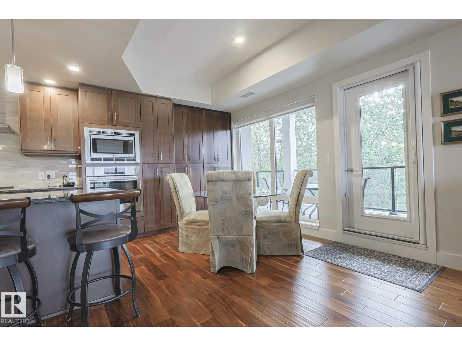 #301 200 Bellerose DR