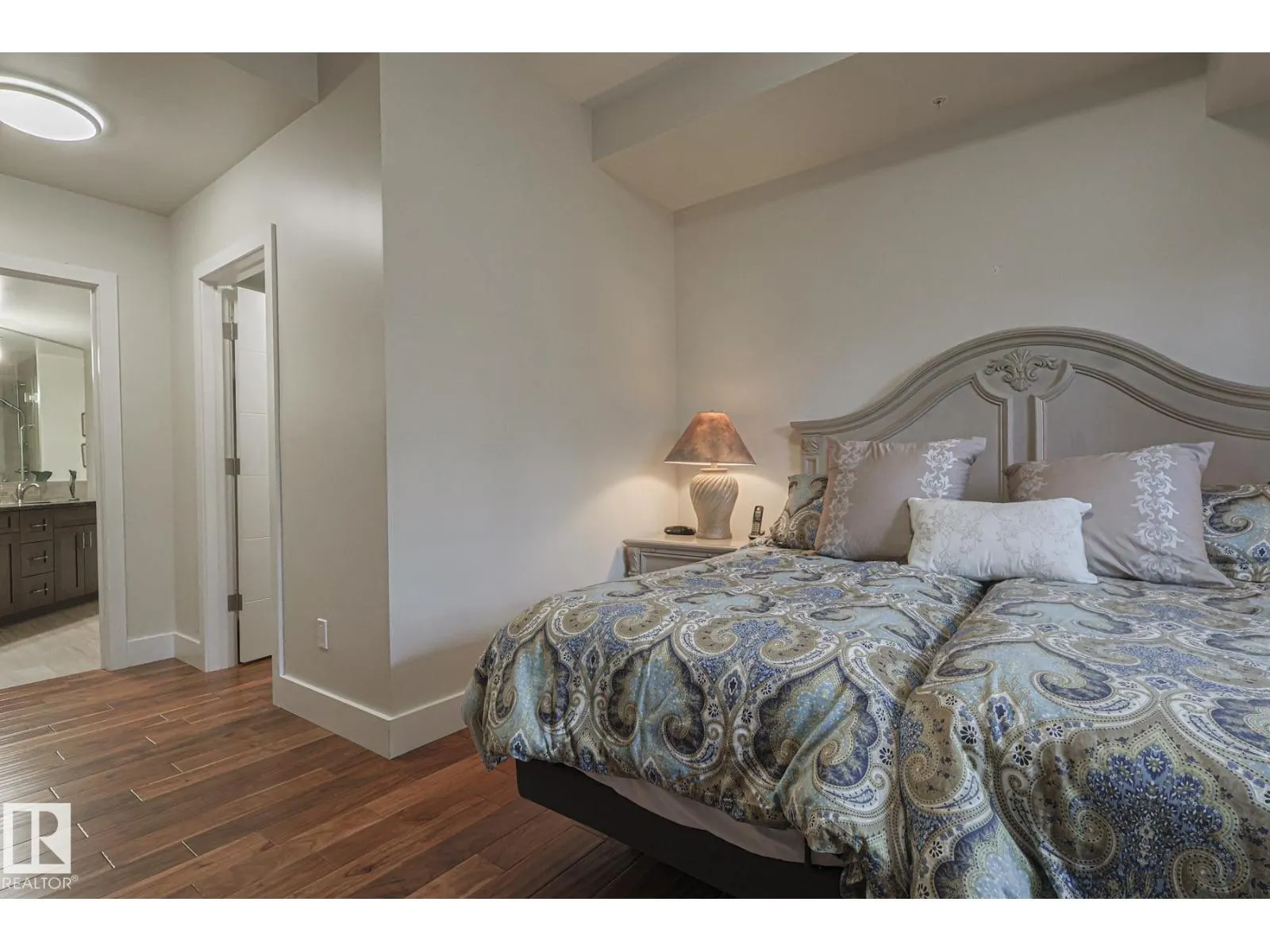 #301 200 Bellerose DR